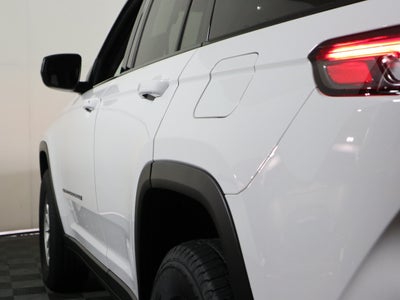2023 Jeep Grand Cherokee Laredo 4x4