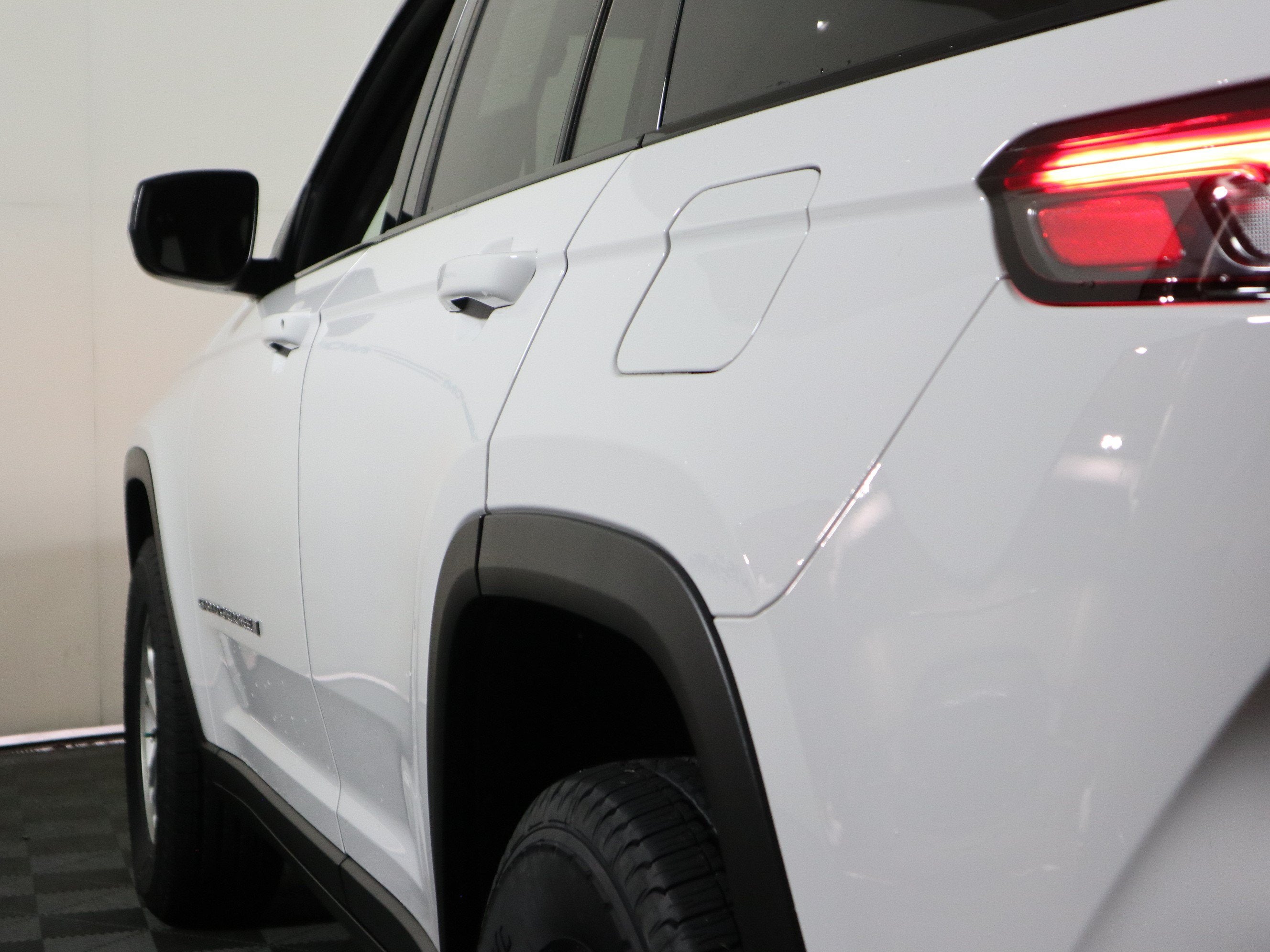 2023 Jeep Grand Cherokee Laredo 4x4