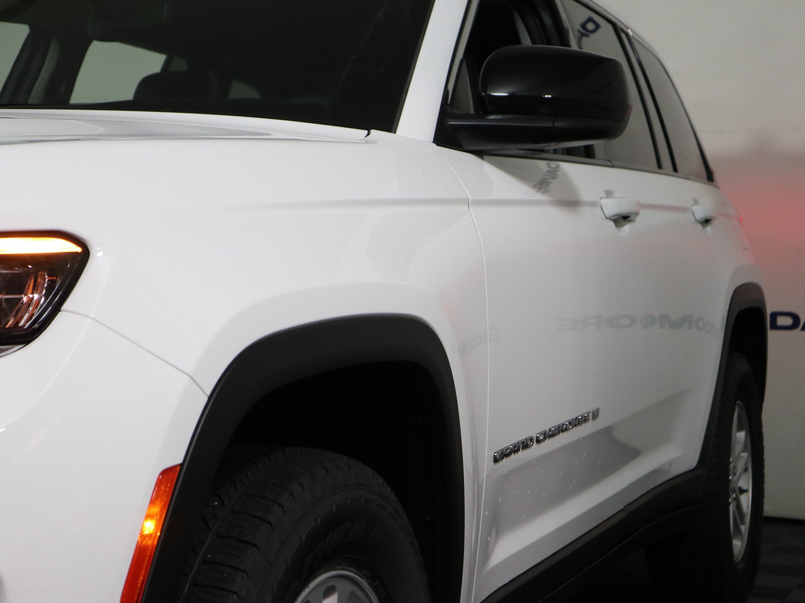 2023 Jeep Grand Cherokee Laredo 4x4