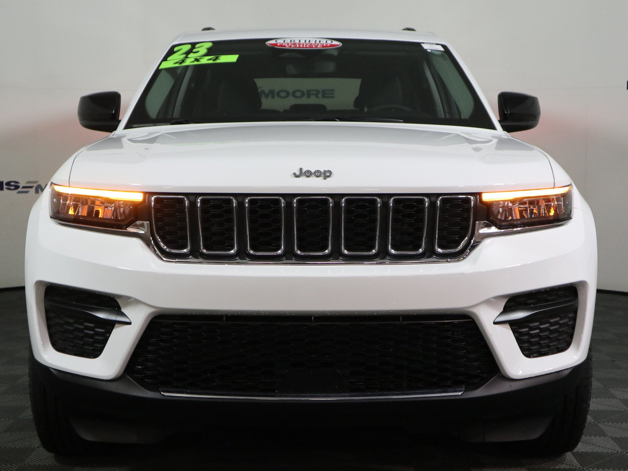 2023 Jeep Grand Cherokee Laredo 4x4