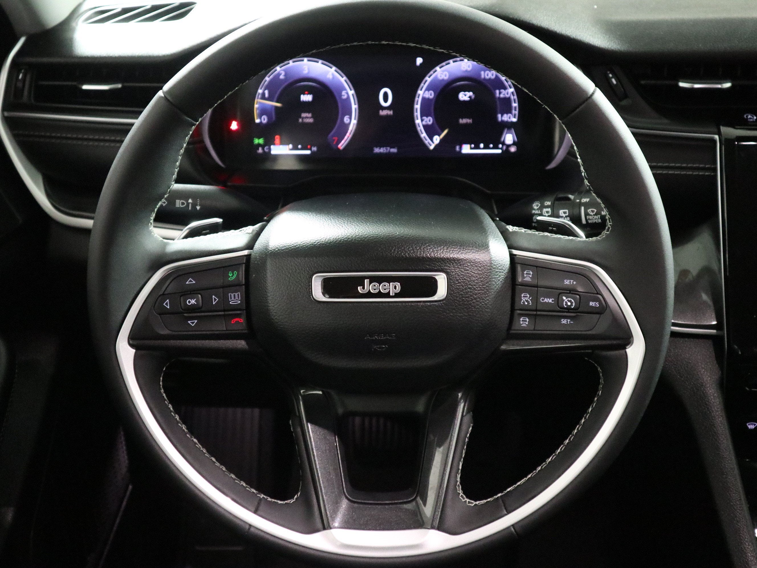 2023 Jeep Grand Cherokee Laredo 4x4