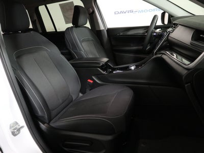 2023 Jeep Grand Cherokee Laredo 4x4