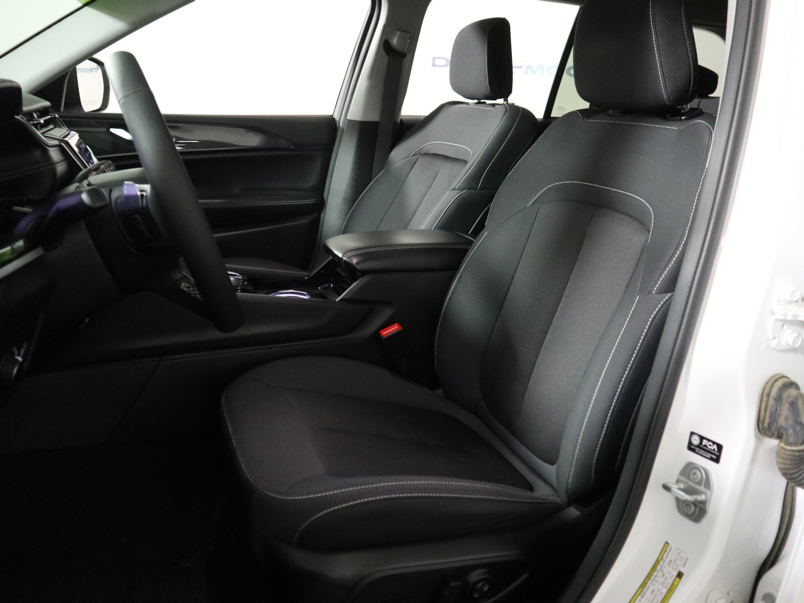 2023 Jeep Grand Cherokee Laredo 4x4