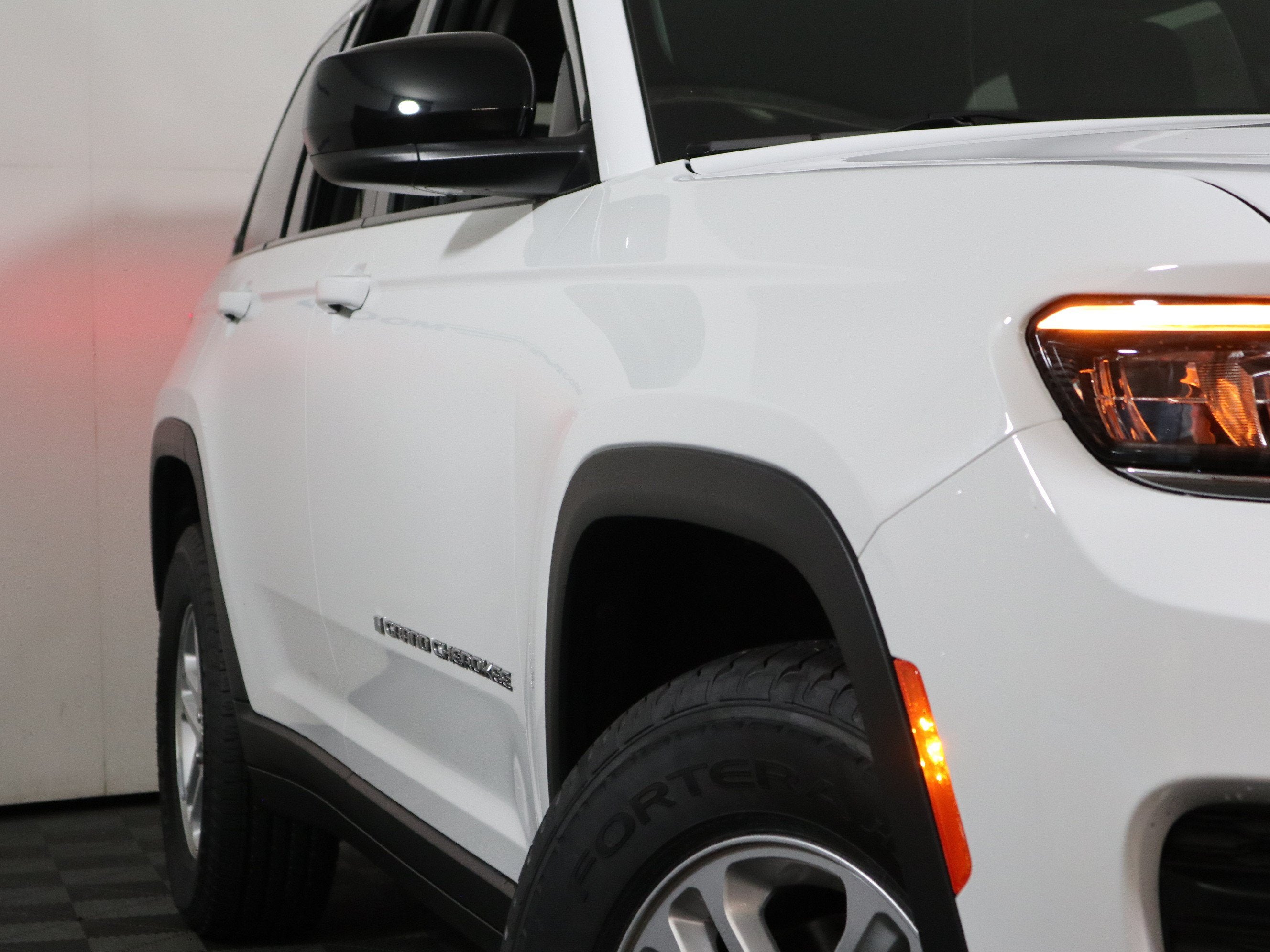 2023 Jeep Grand Cherokee Laredo 4x4