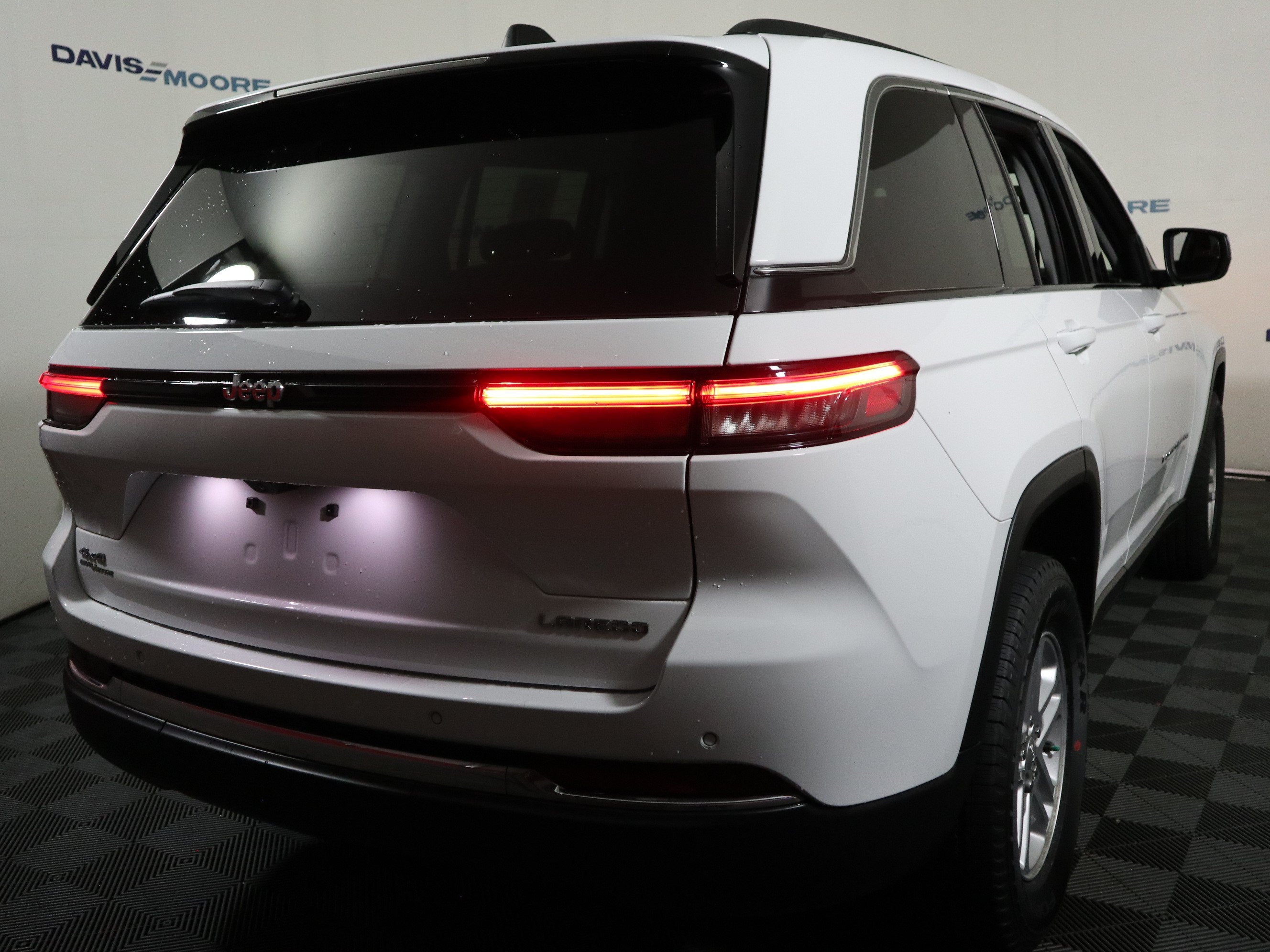 2023 Jeep Grand Cherokee Laredo 4x4