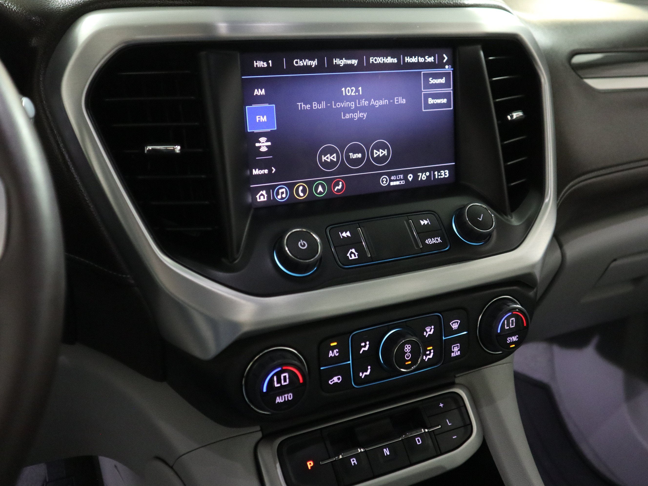 2023 GMC Acadia SLT