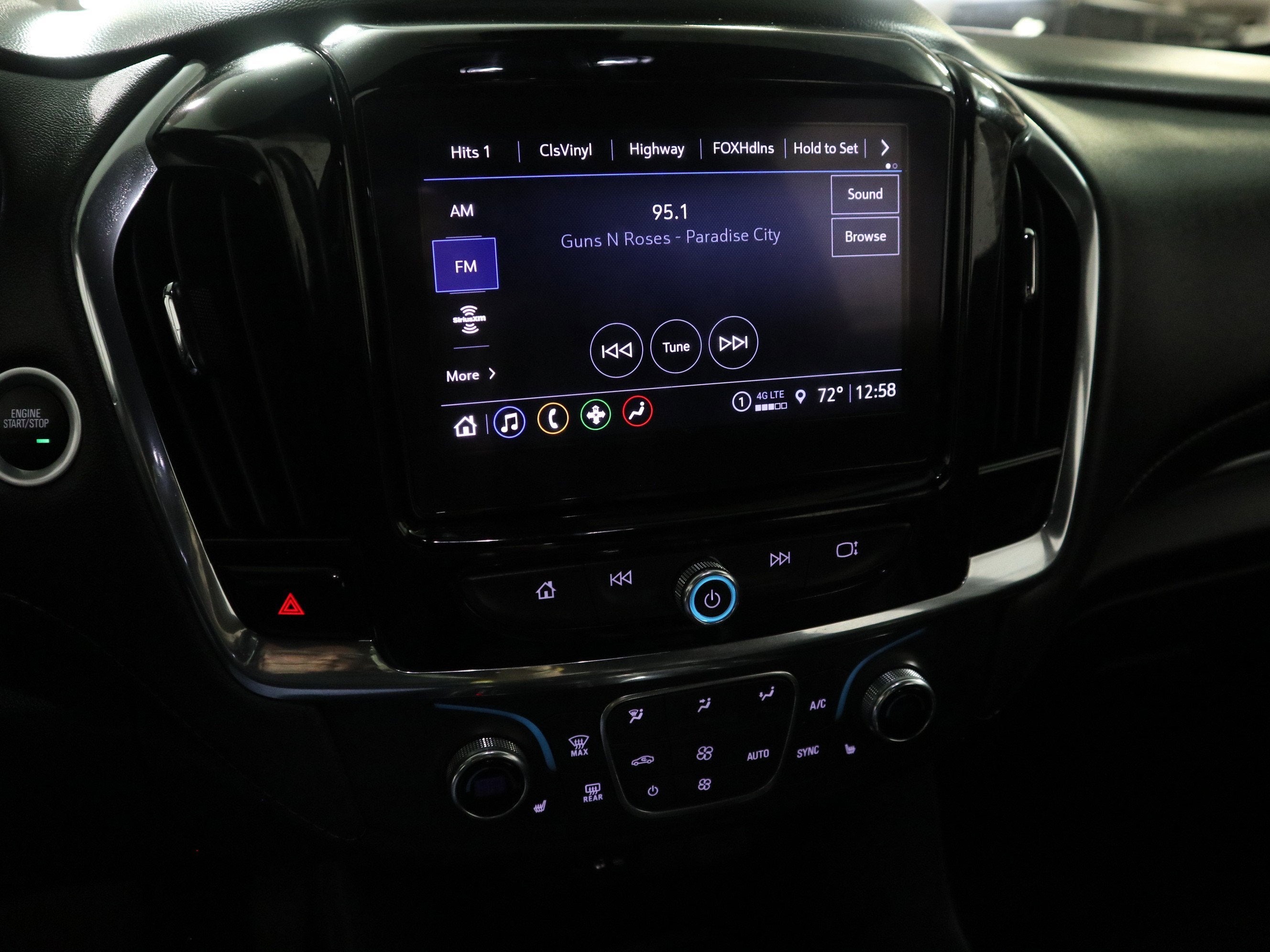 2023 Chevrolet Traverse LT Leather
