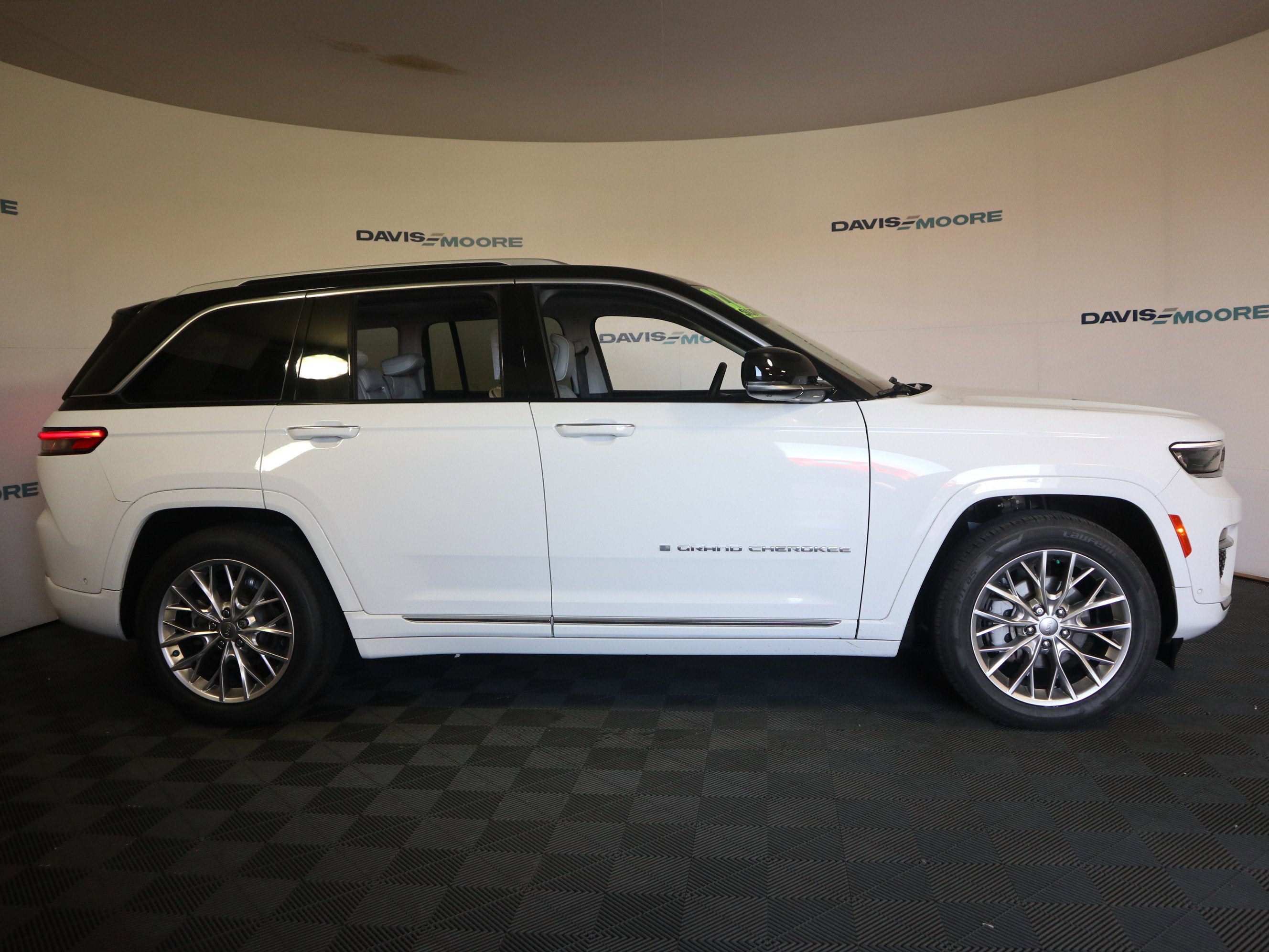 2022 Jeep Grand Cherokee Summit