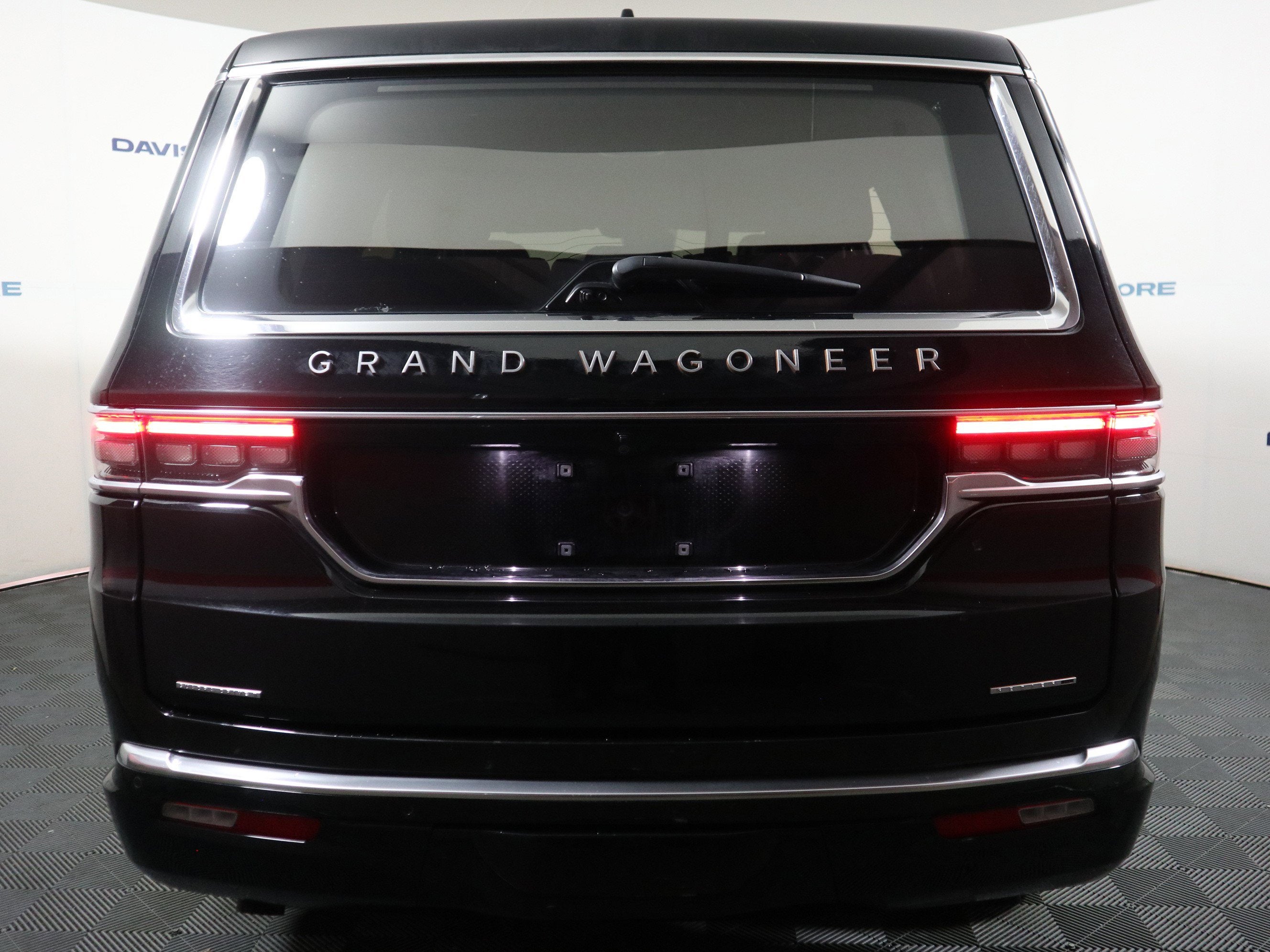 2023 Jeep Grand Wagoneer Series III