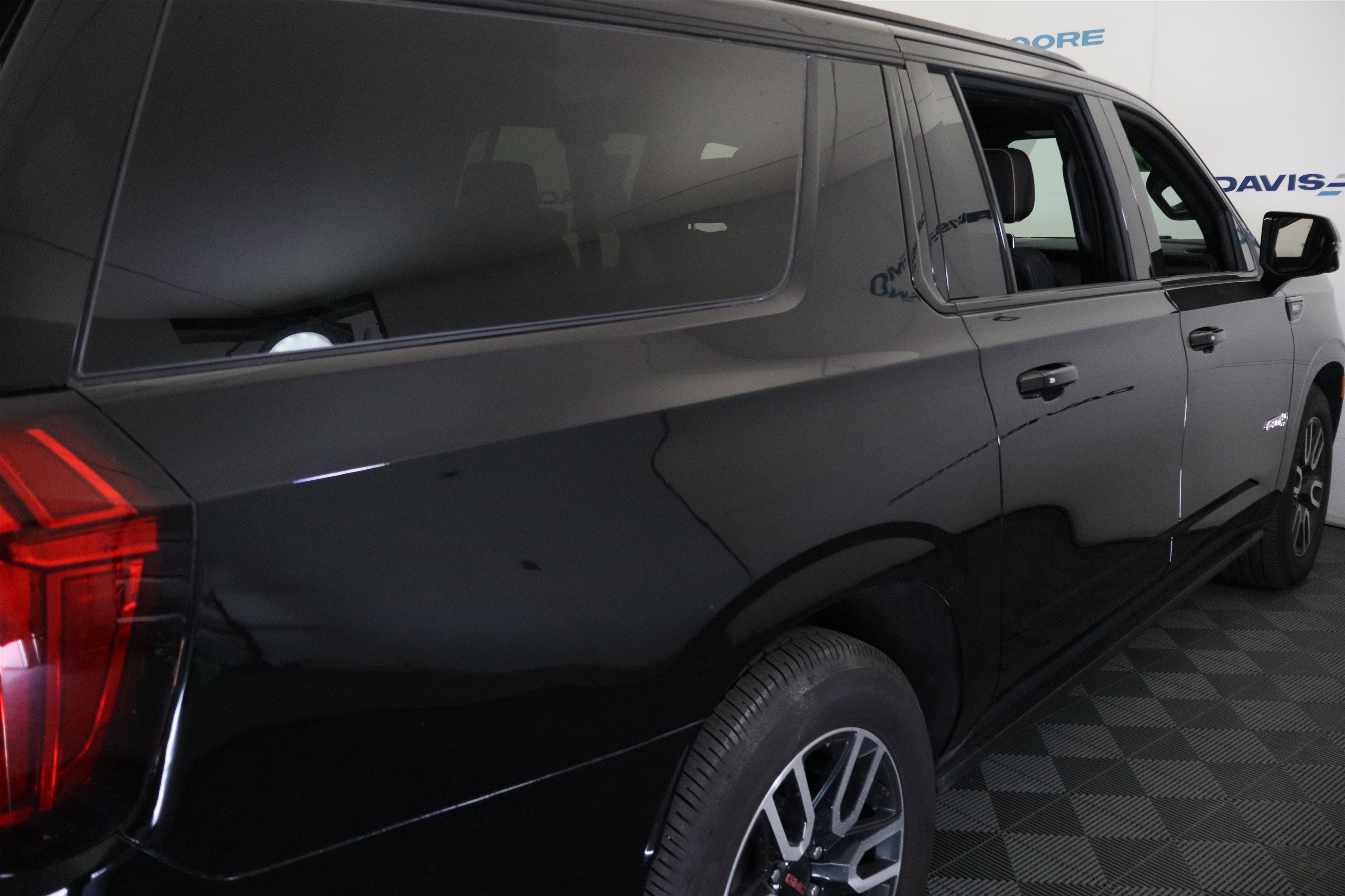 2023 GMC Yukon XL AT4