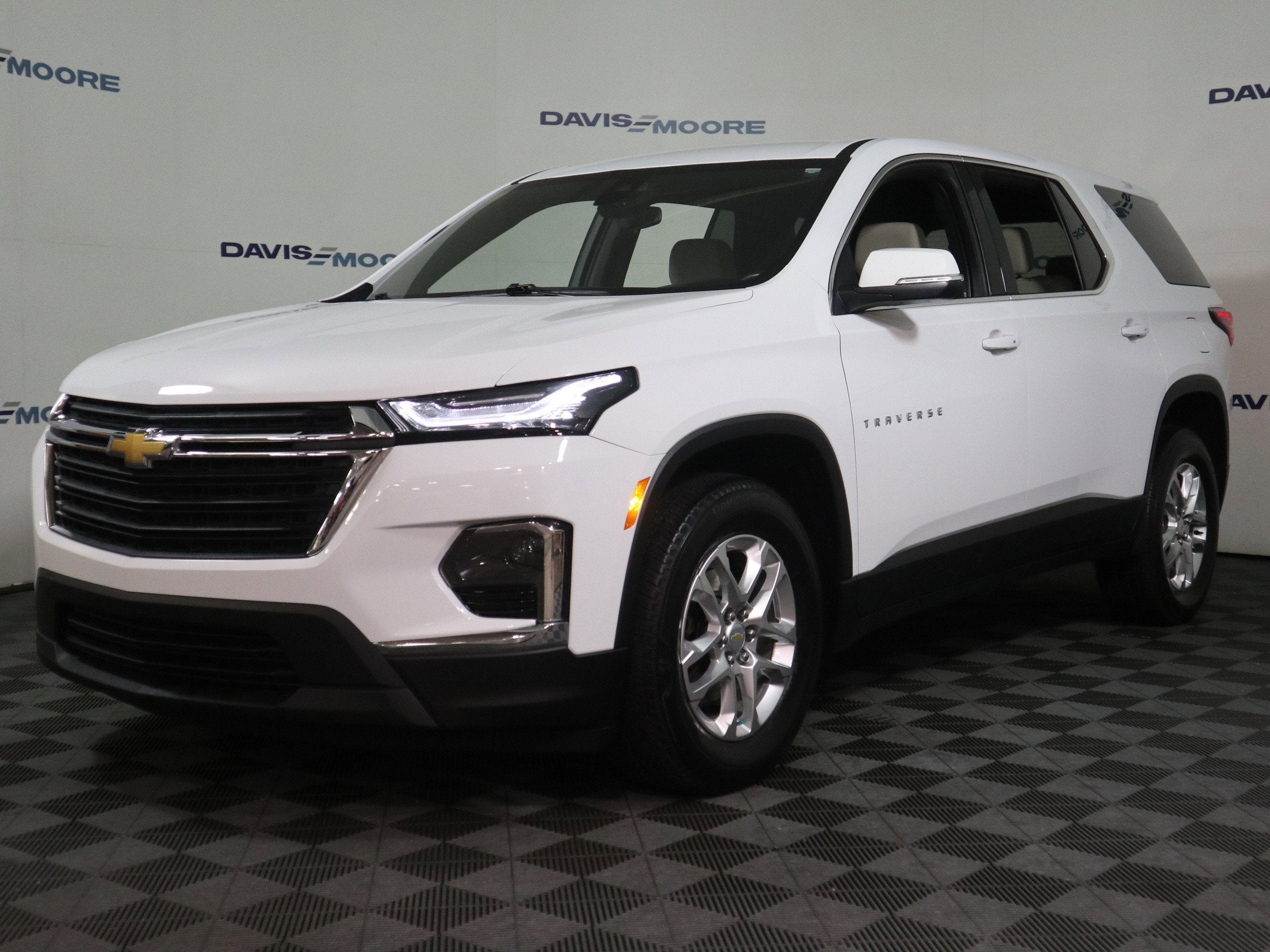 2023 Chevrolet Traverse LS