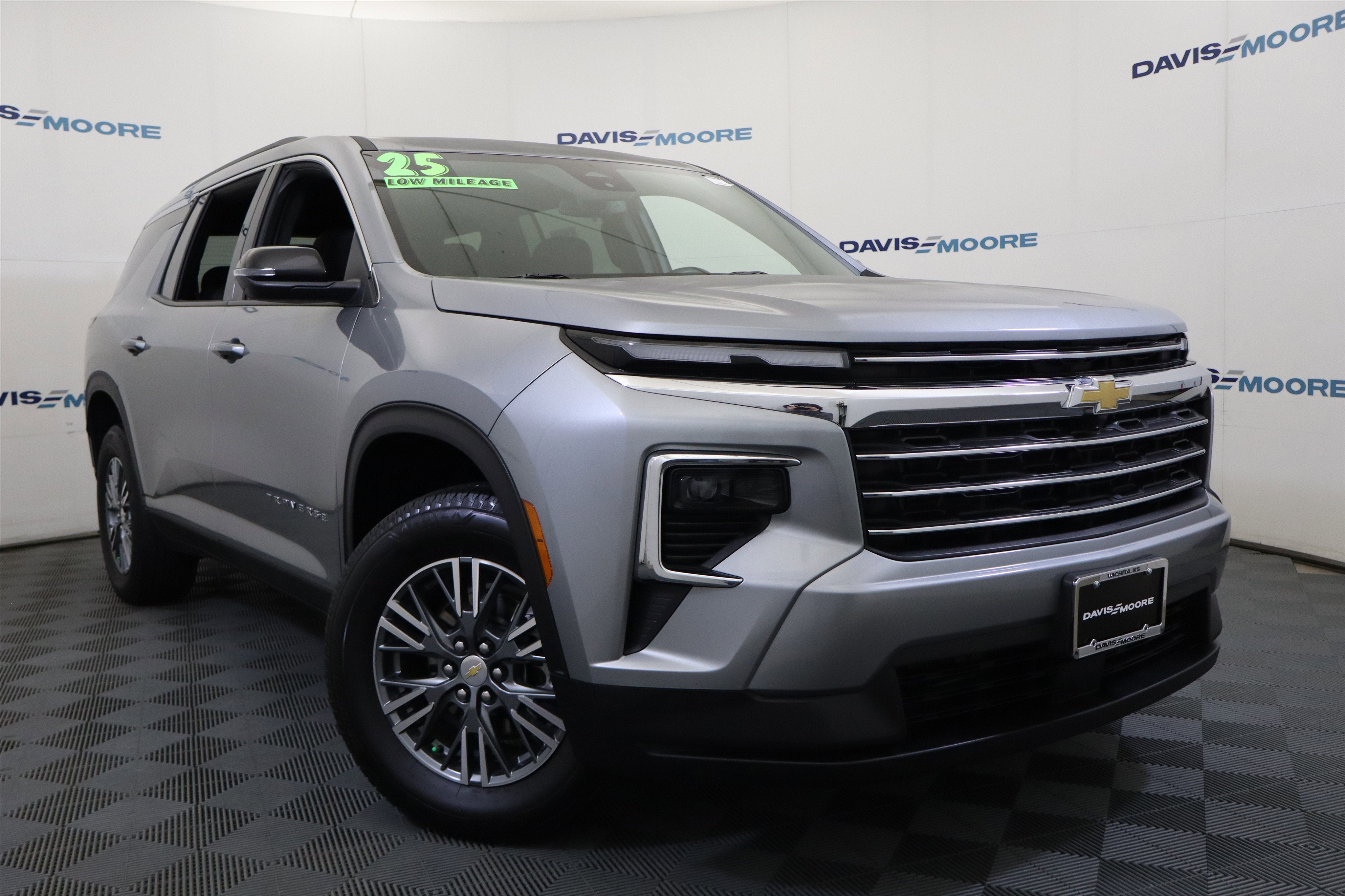 2025 Chevrolet Traverse FWD LT