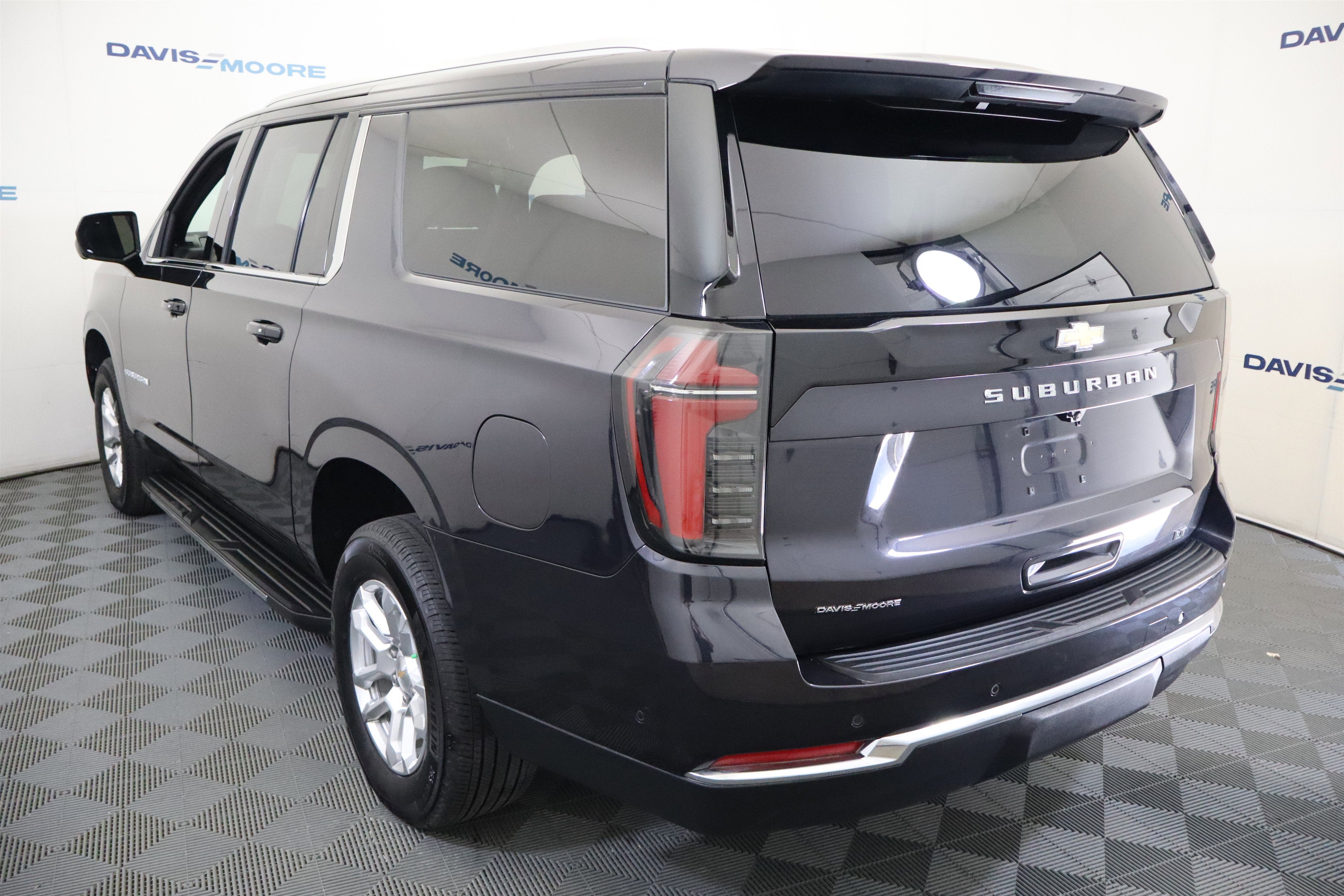 2025 Chevrolet Suburban LT