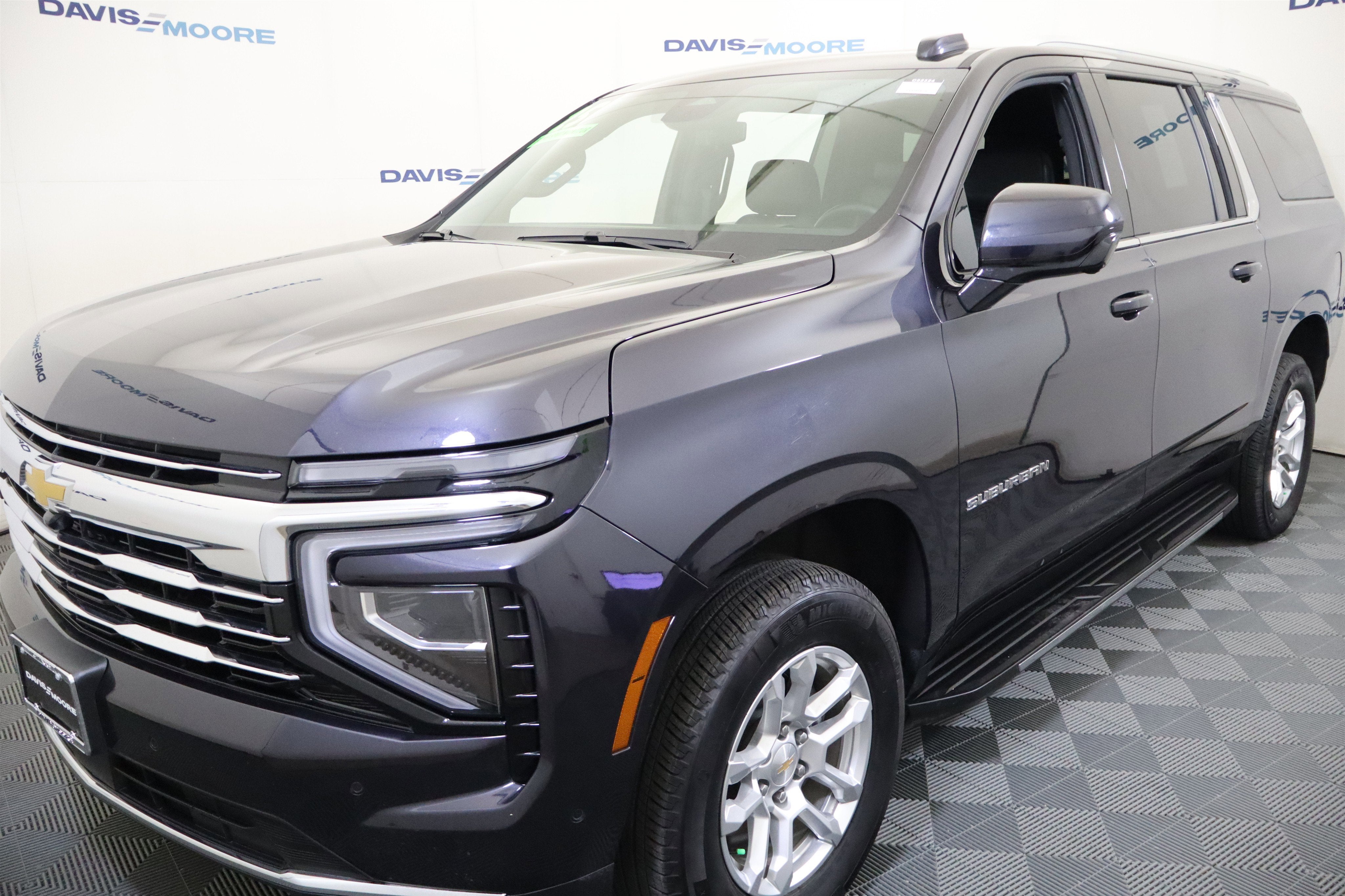 2025 Chevrolet Suburban LT