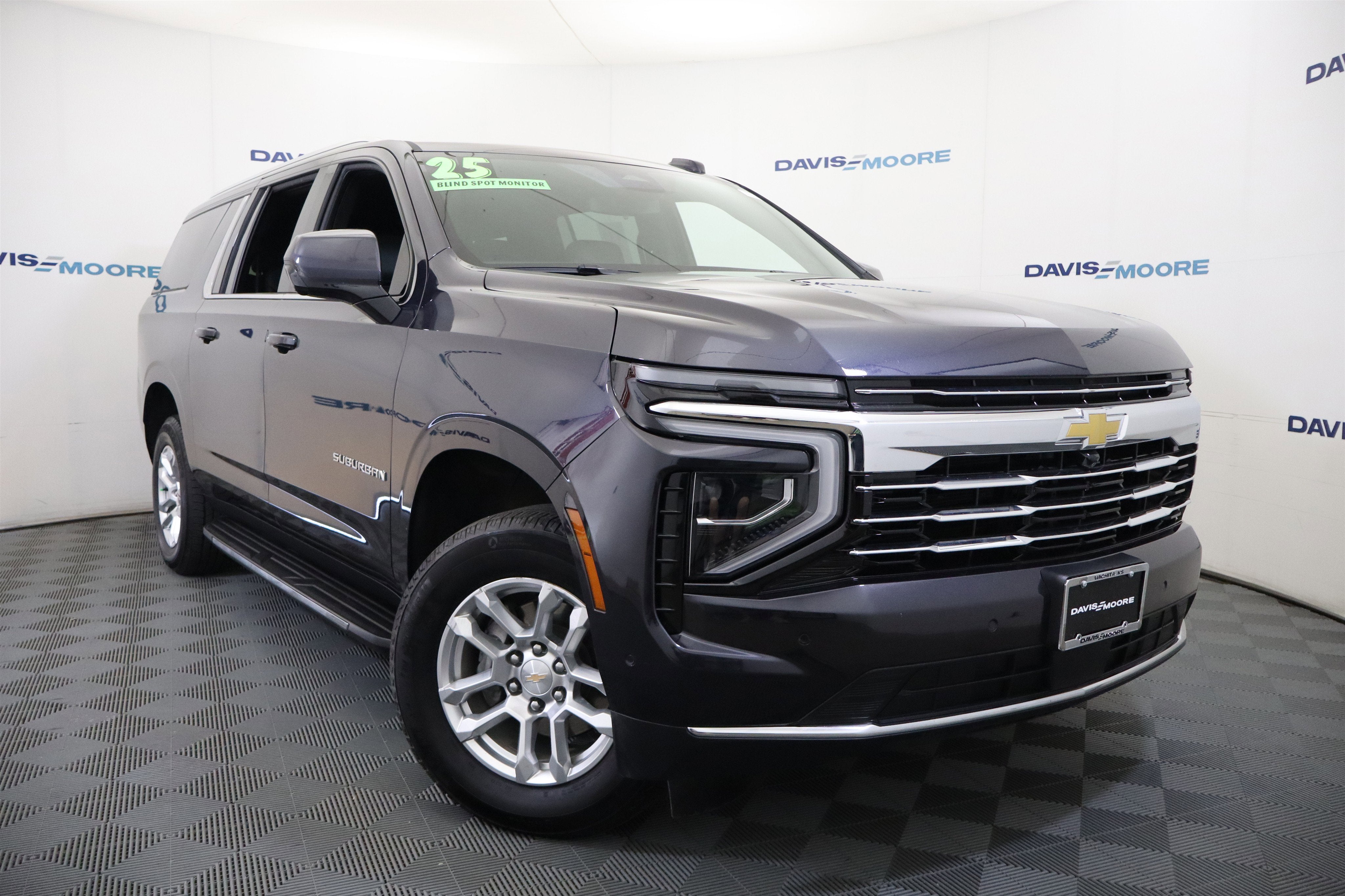 2025 Chevrolet Suburban LT