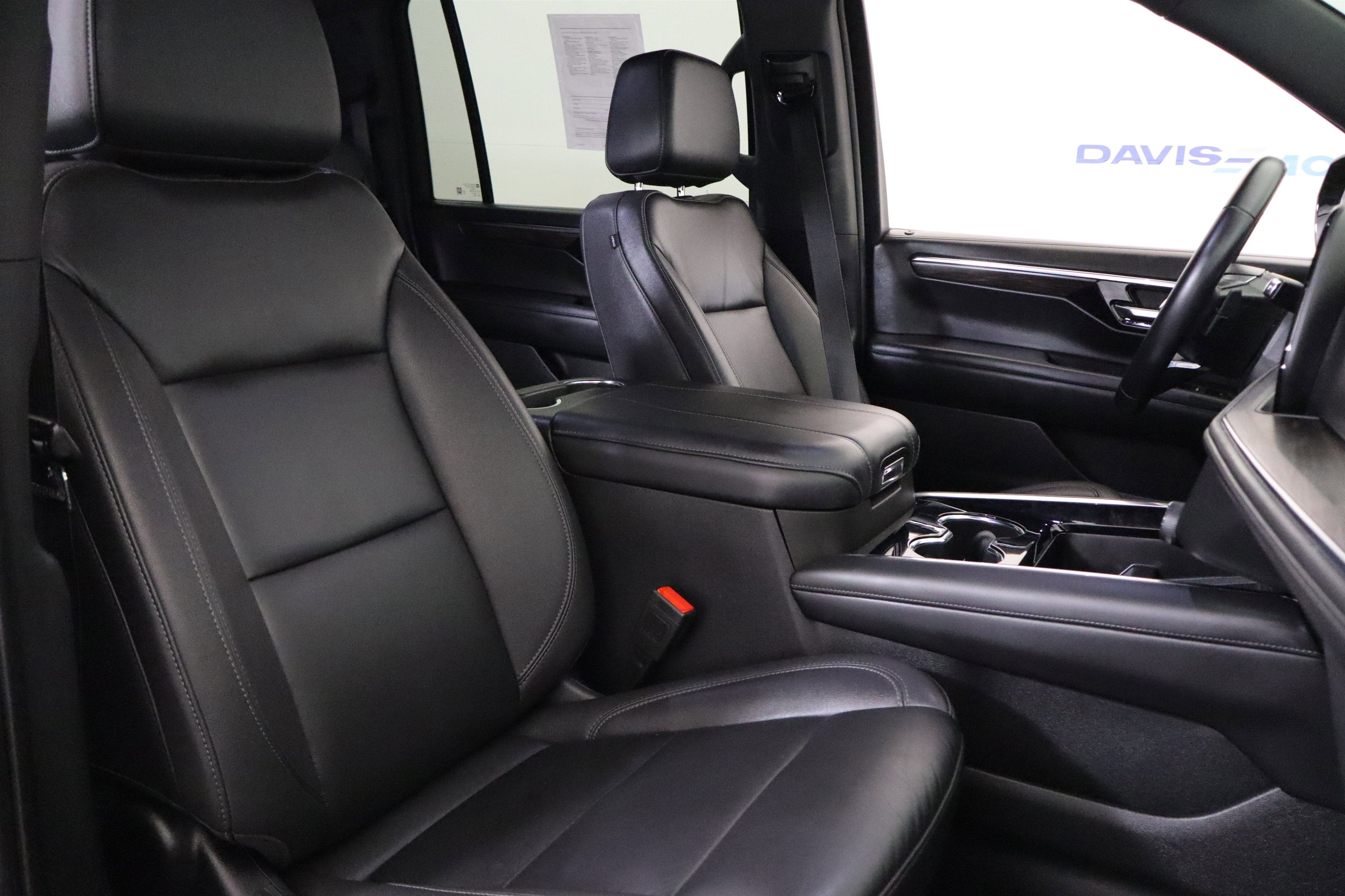 2025 Chevrolet Suburban LT