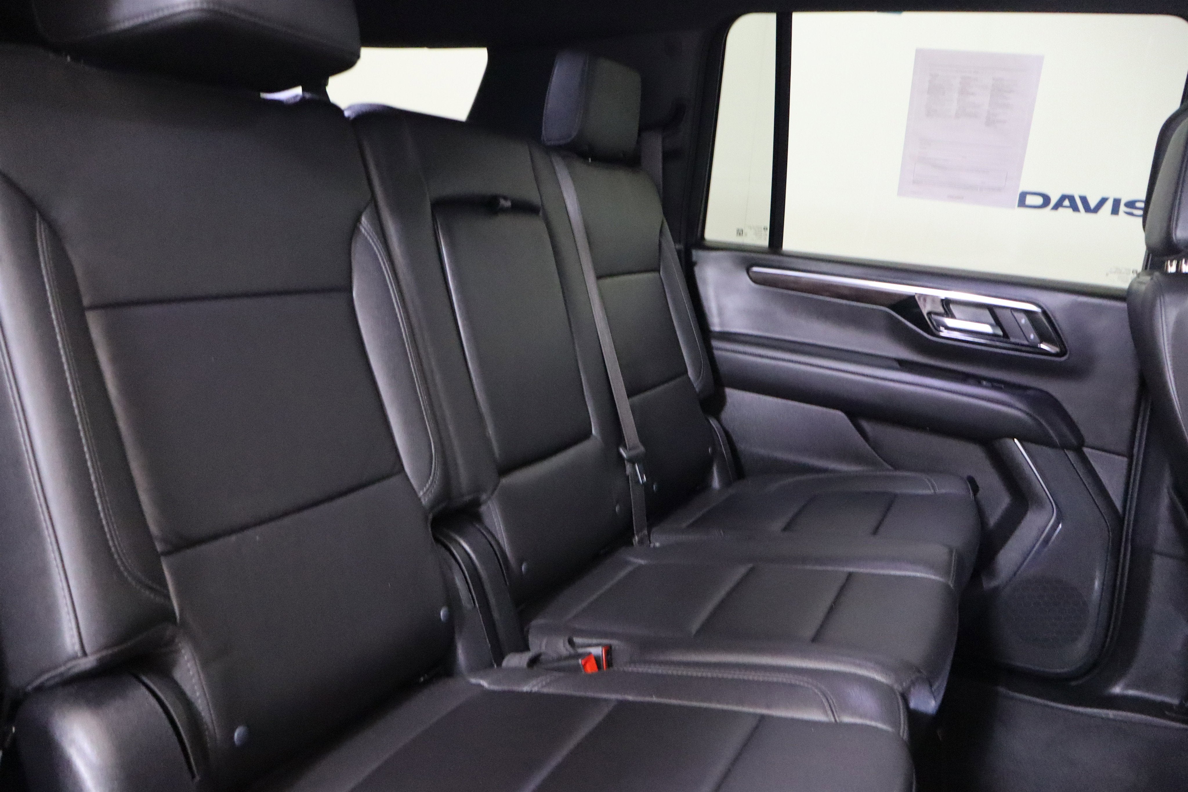 2025 Chevrolet Suburban LT