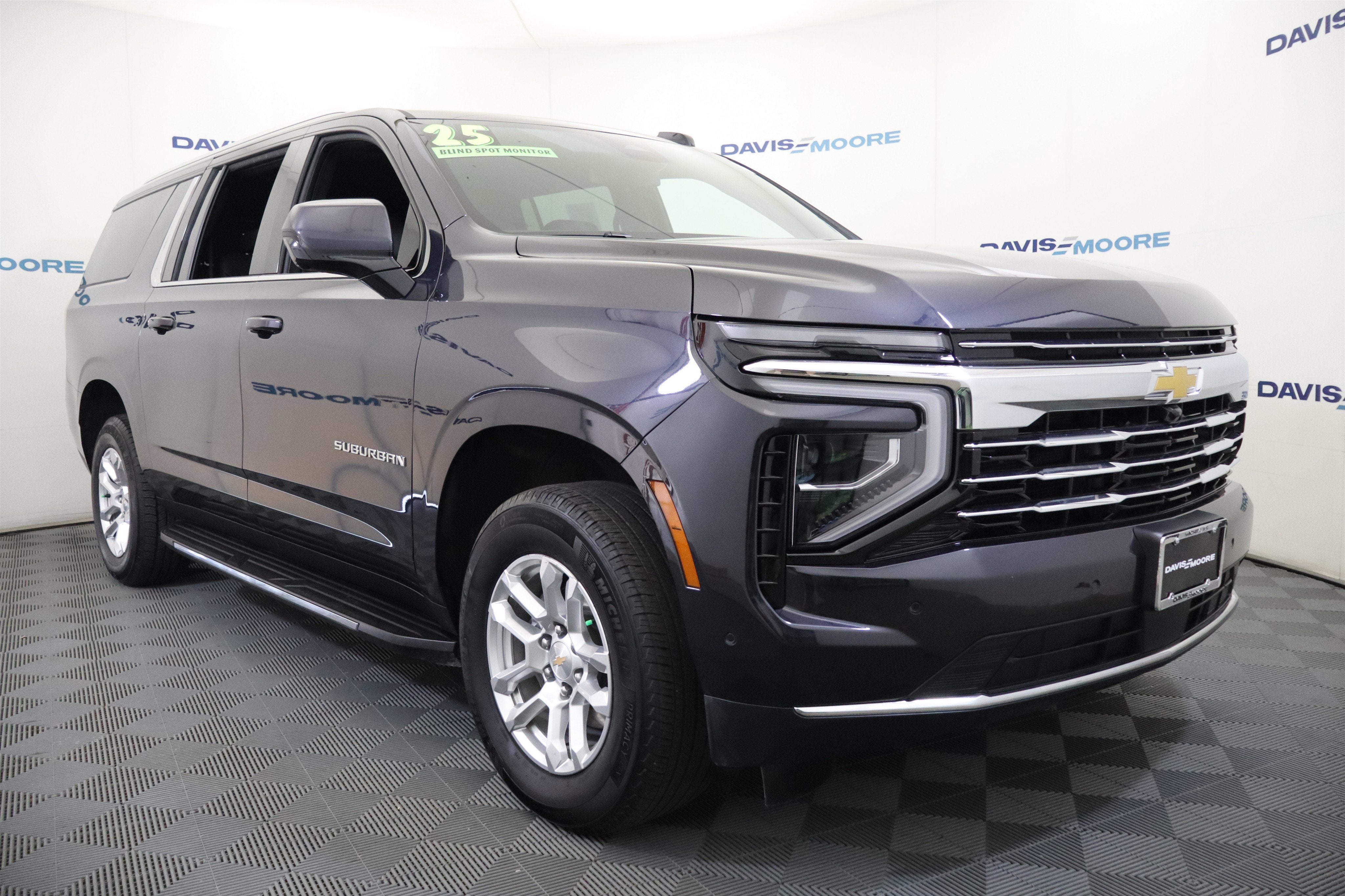 2025 Chevrolet Suburban LT