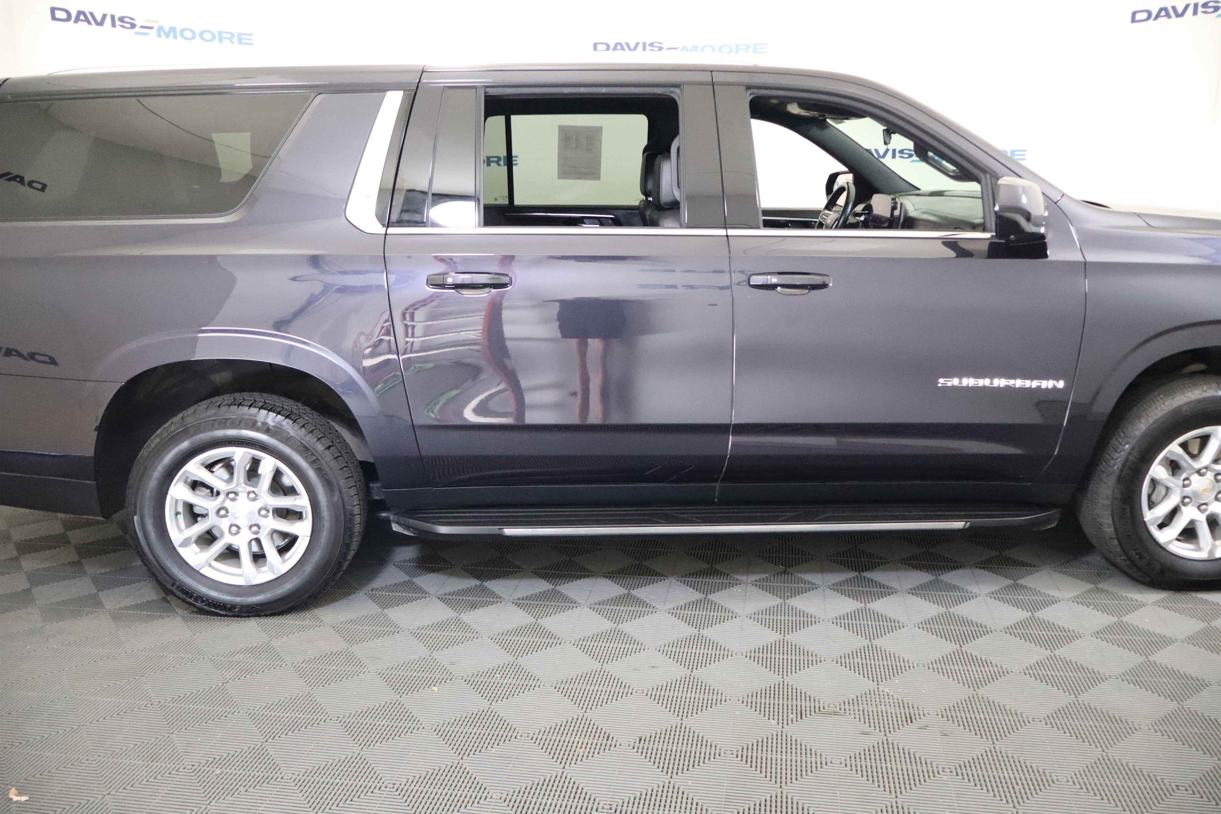 2025 Chevrolet Suburban LT