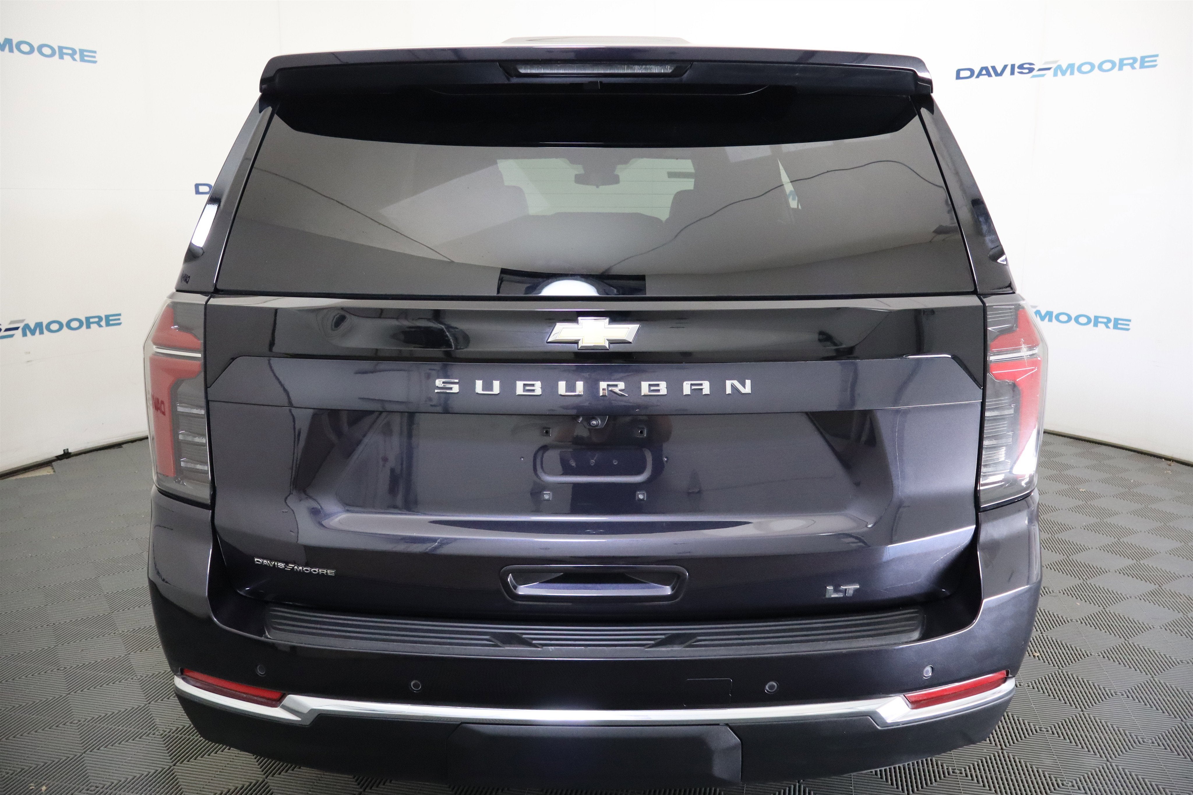 2025 Chevrolet Suburban LT