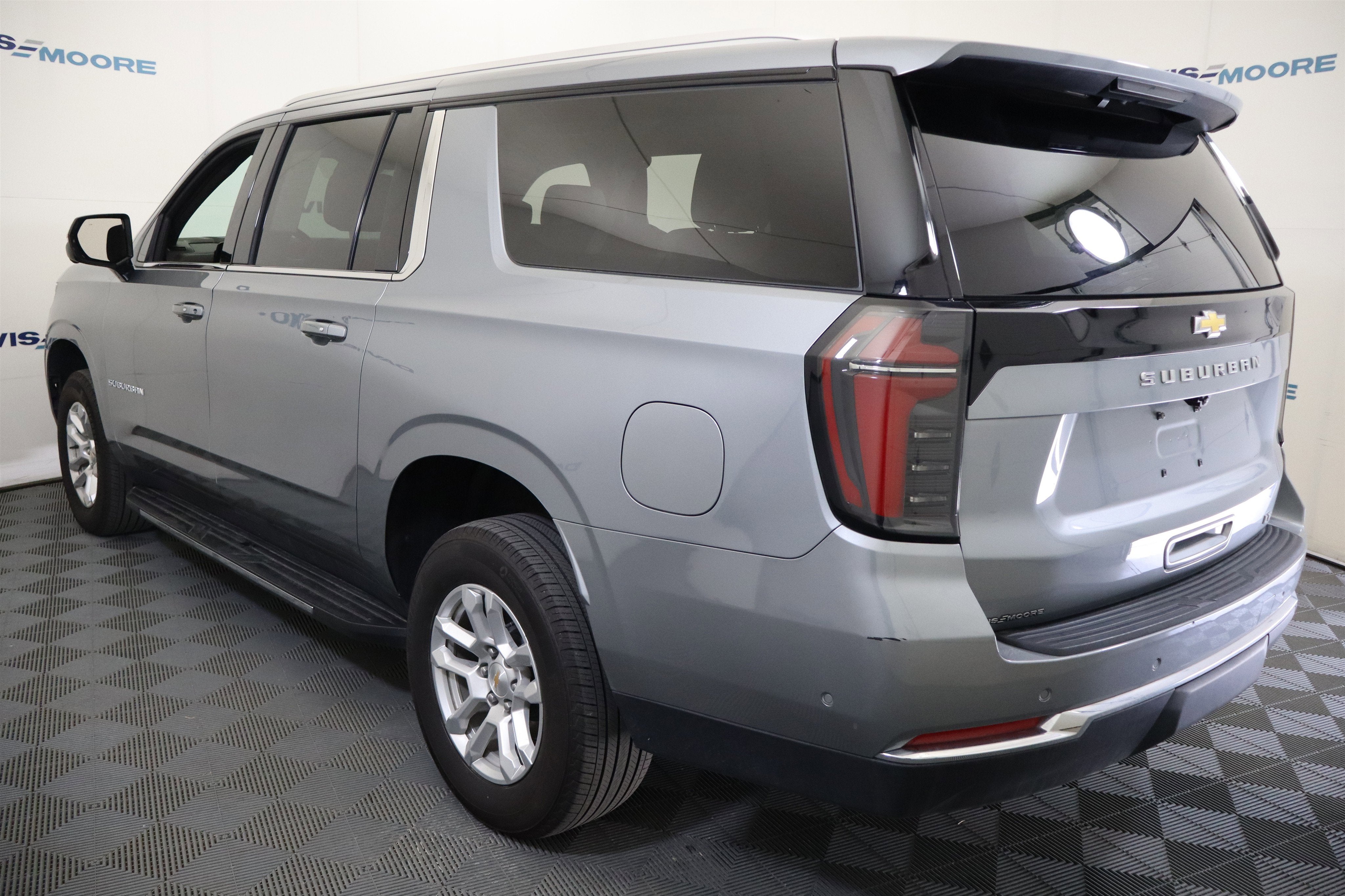 2025 Chevrolet Suburban LT