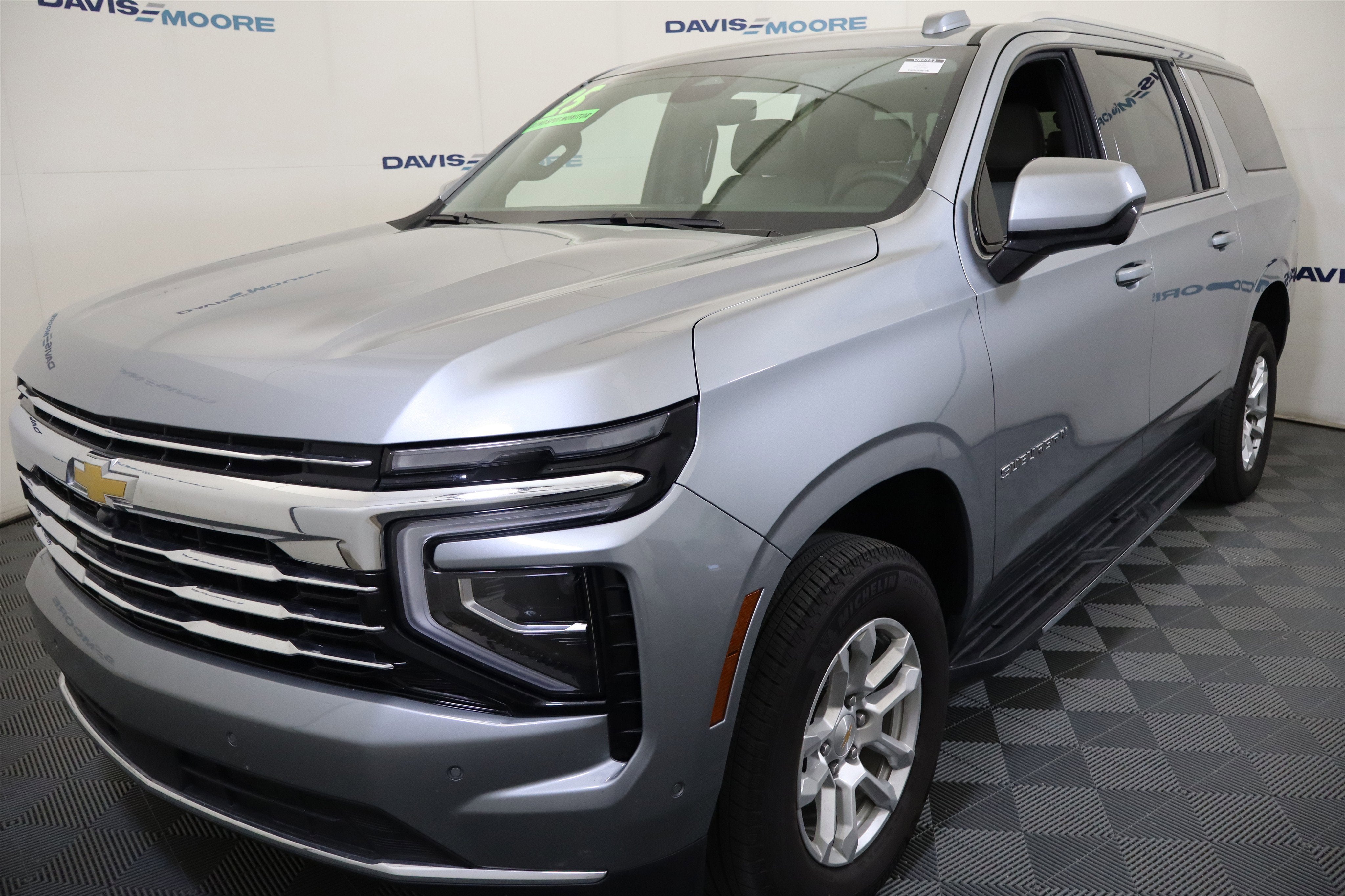 2025 Chevrolet Suburban LT