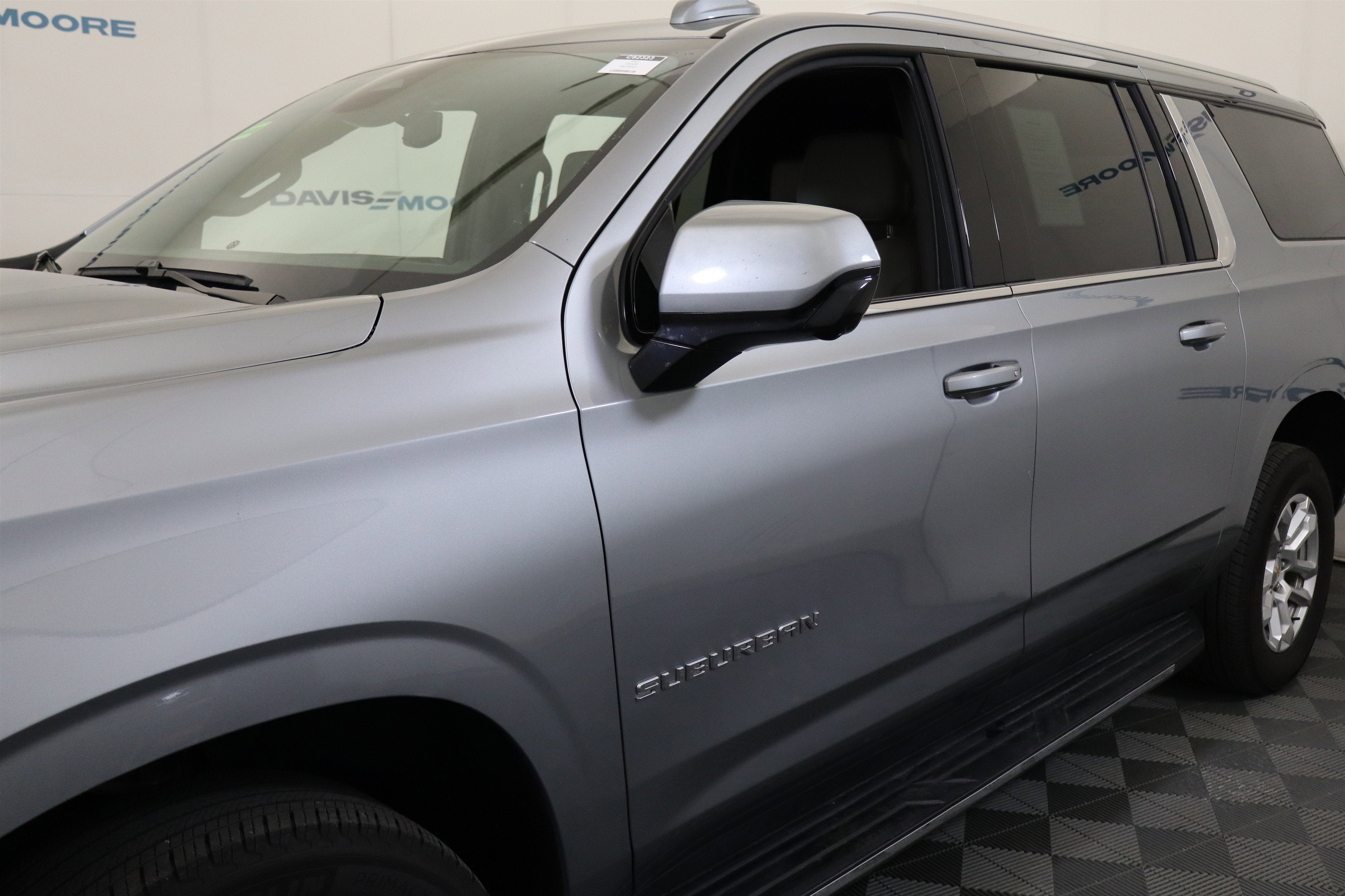 2025 Chevrolet Suburban LT