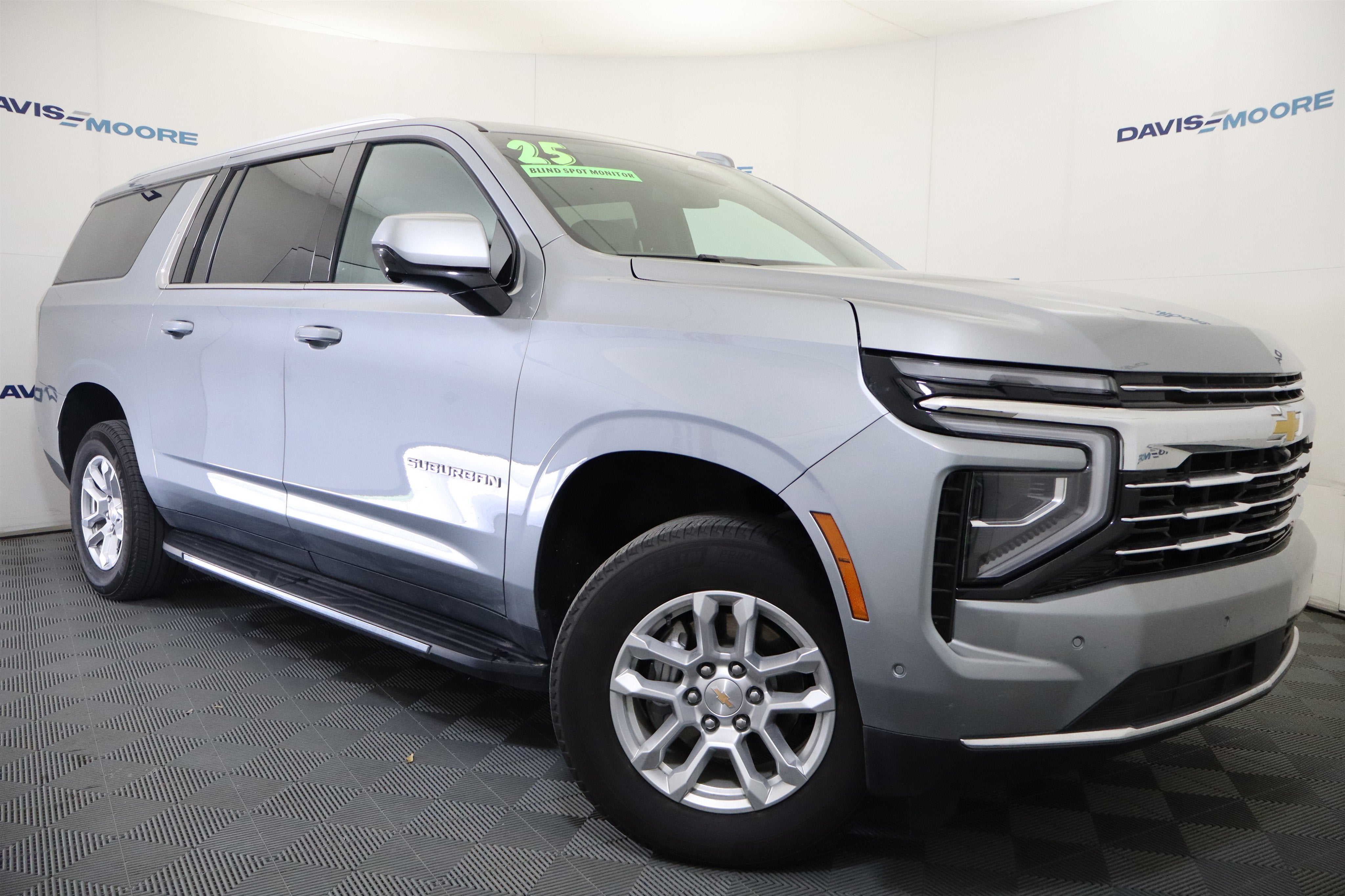 2025 Chevrolet Suburban LT