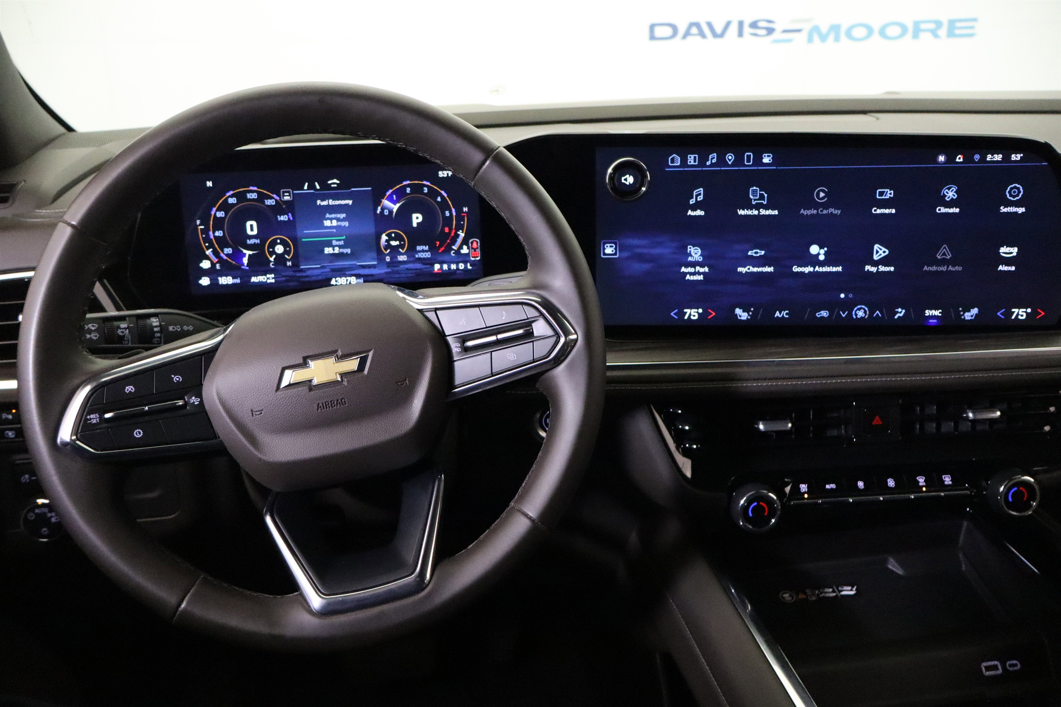 2025 Chevrolet Suburban LT