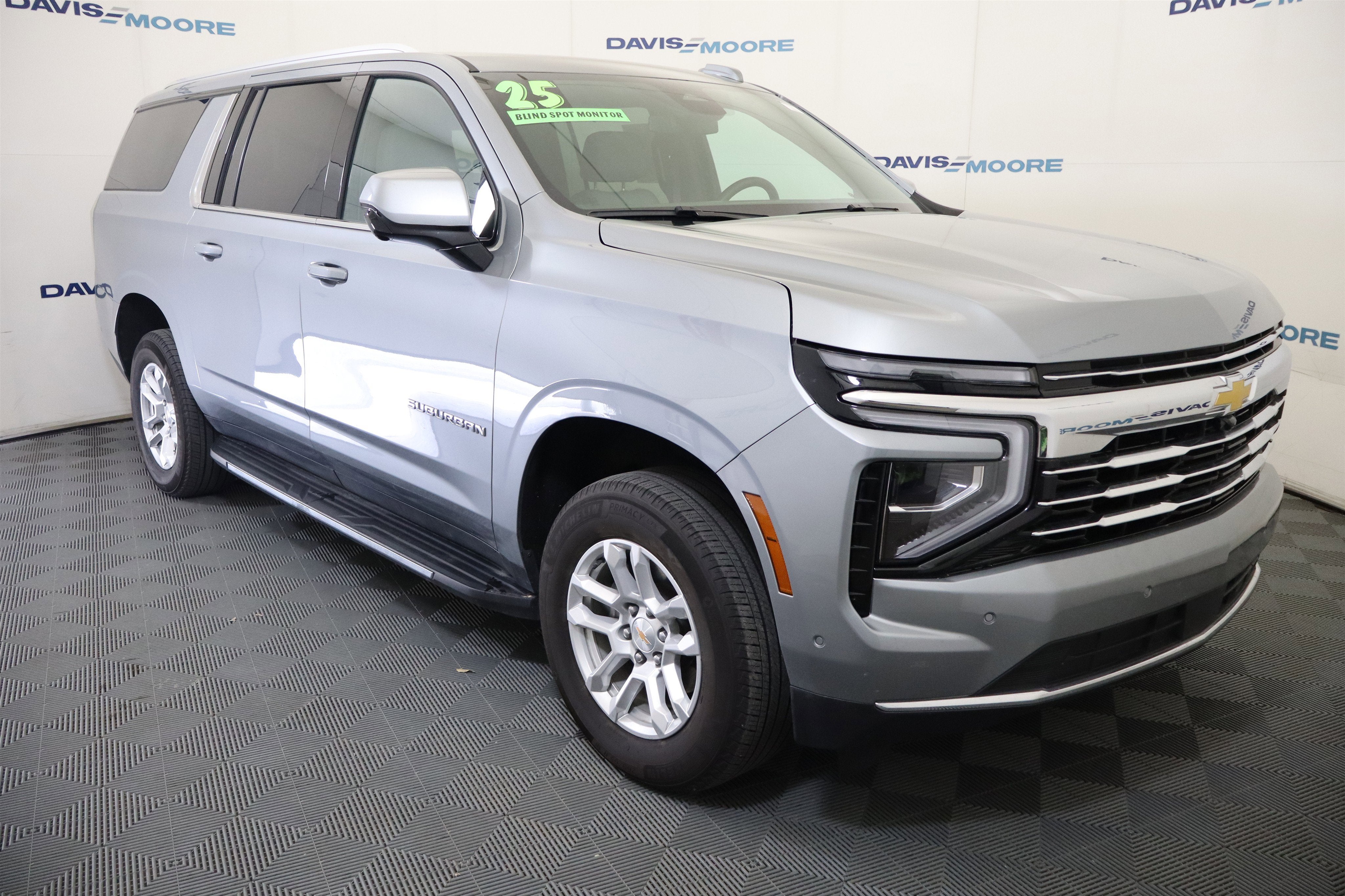 2025 Chevrolet Suburban LT