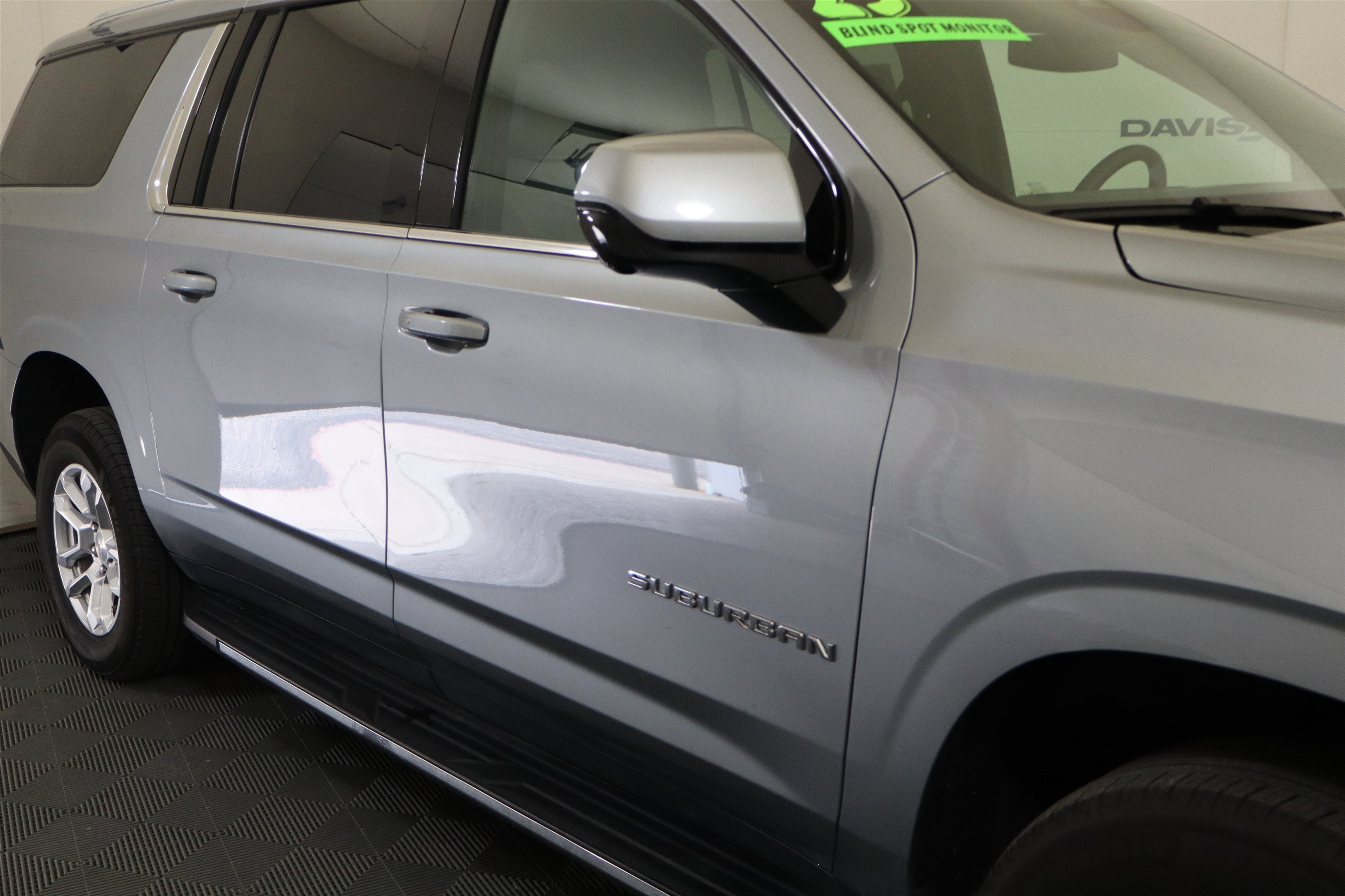 2025 Chevrolet Suburban LT