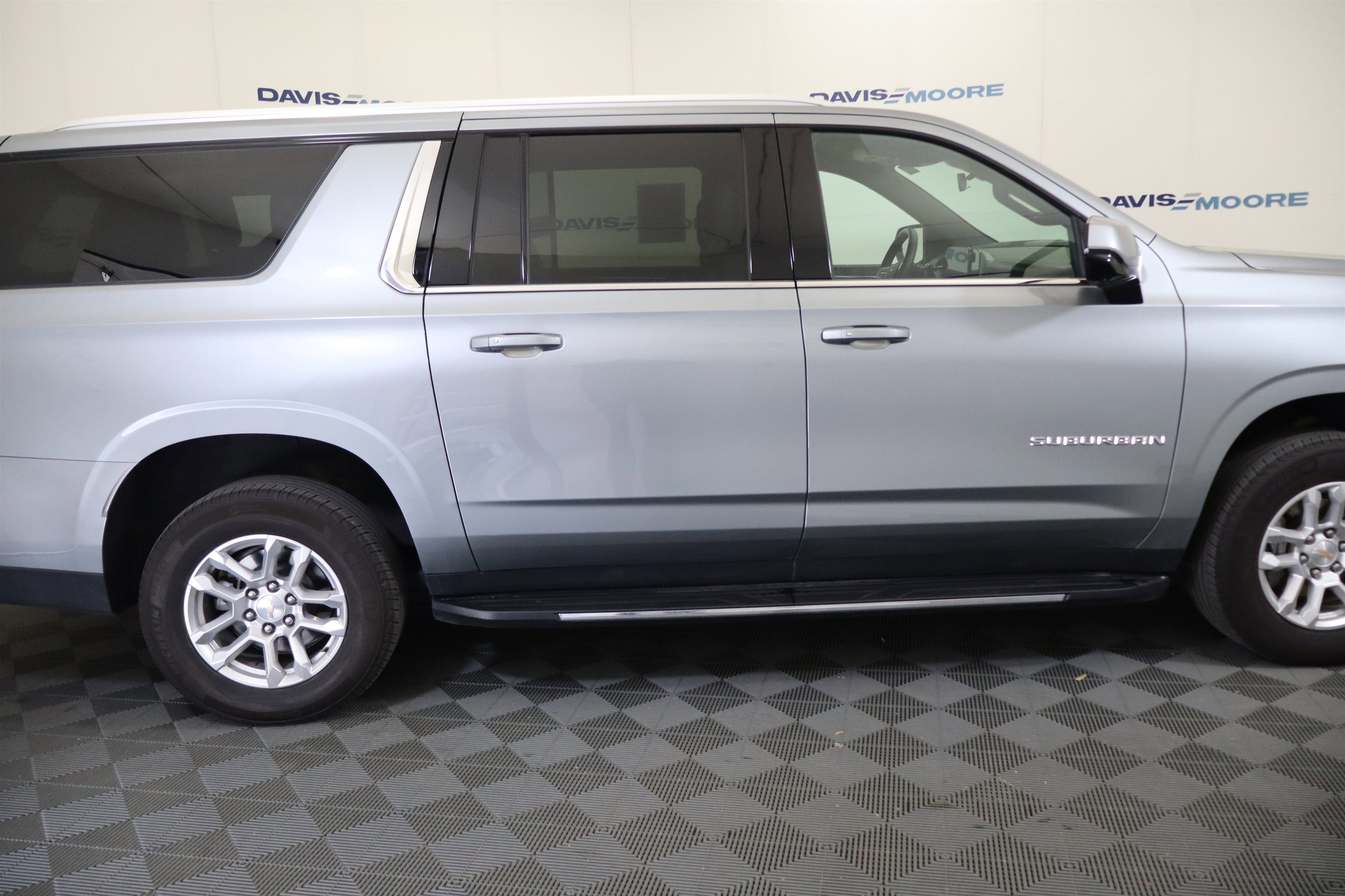 2025 Chevrolet Suburban LT