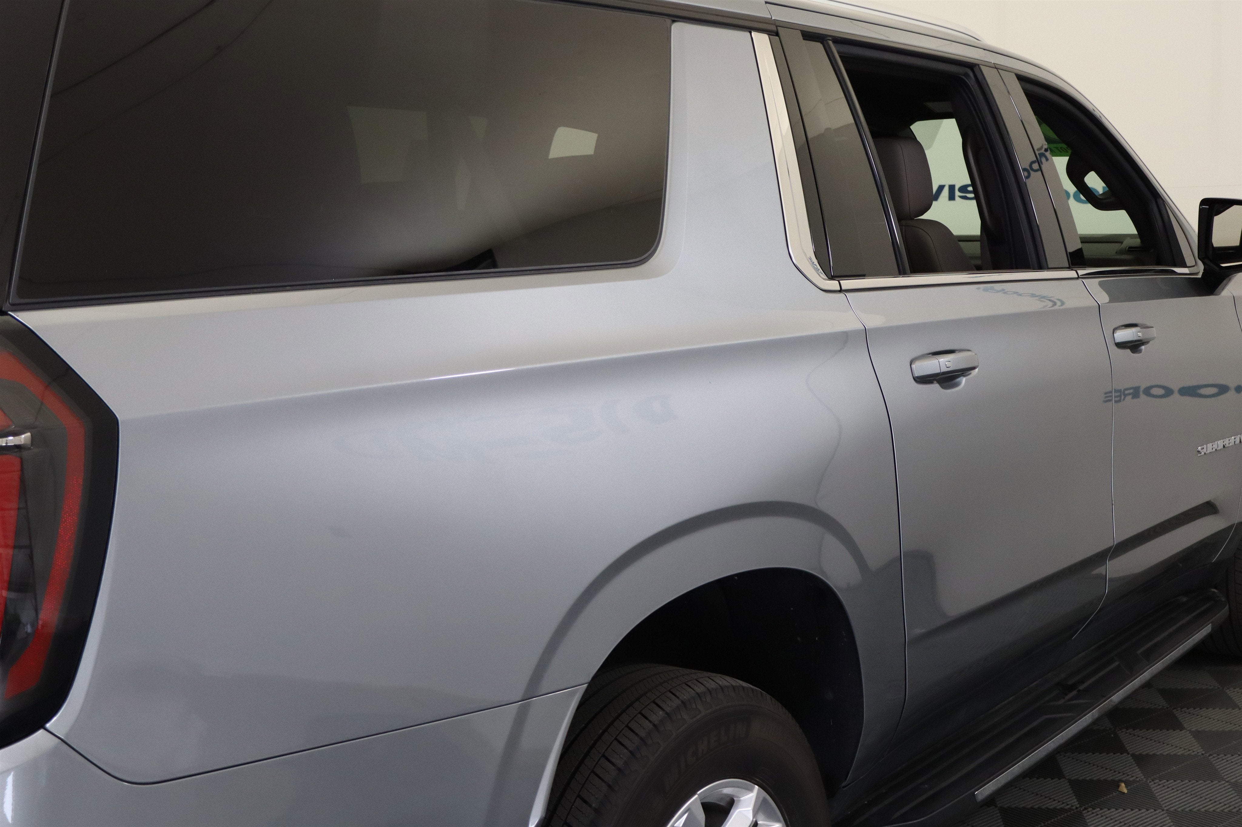 2025 Chevrolet Suburban LT