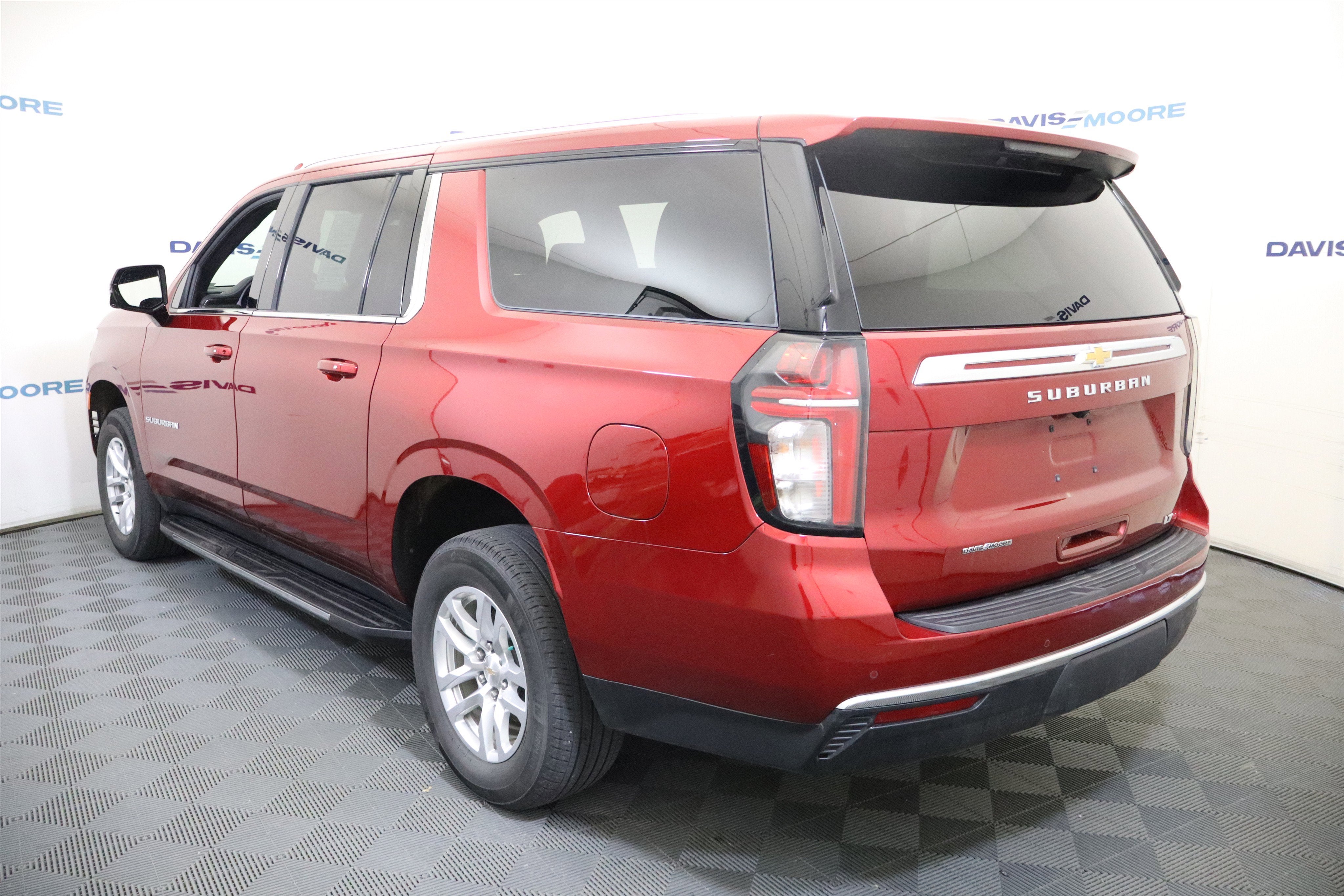 2023 Chevrolet Suburban LT