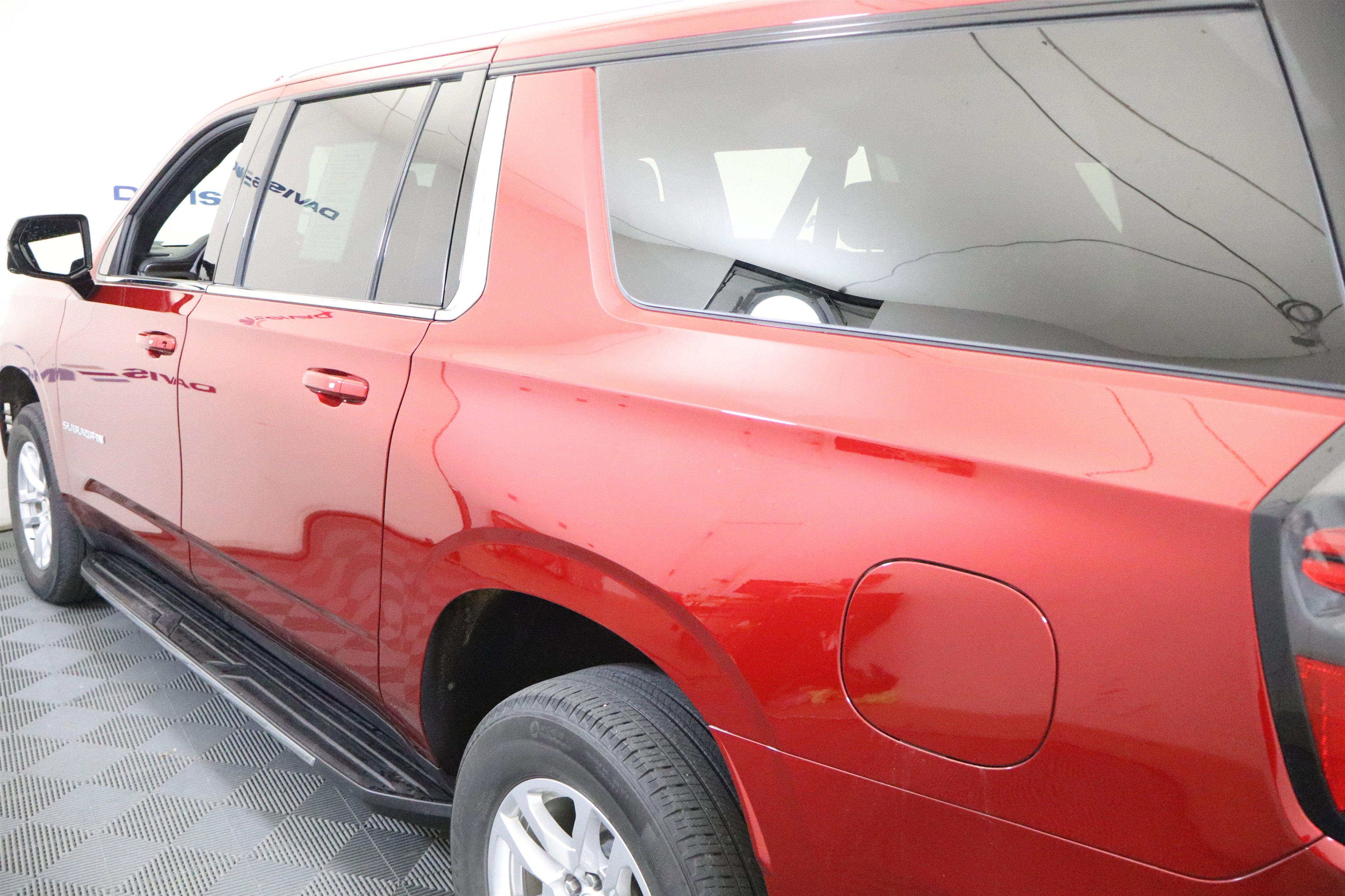 2023 Chevrolet Suburban LT
