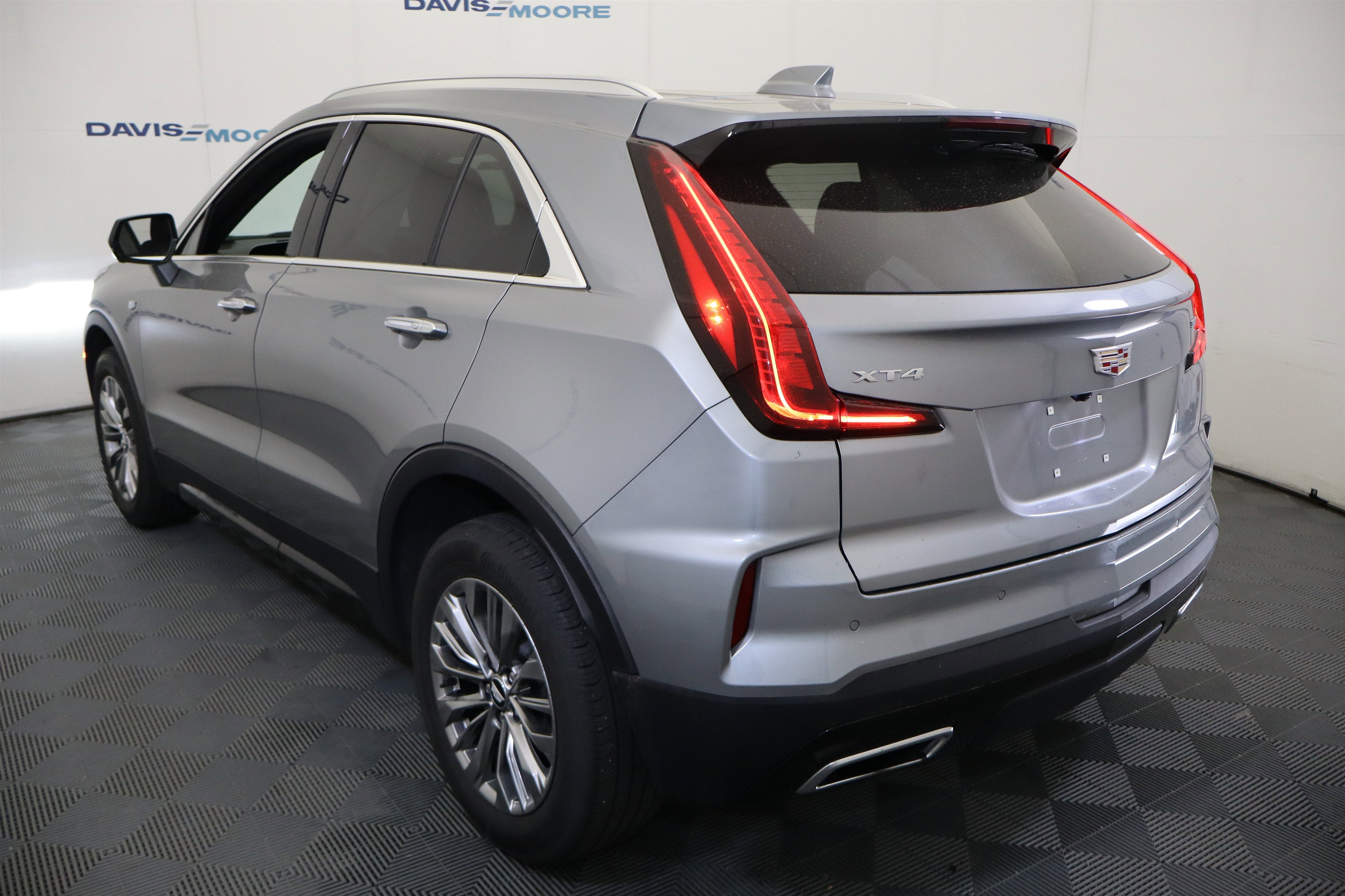 2025 Cadillac XT4 FWD Premium Luxury