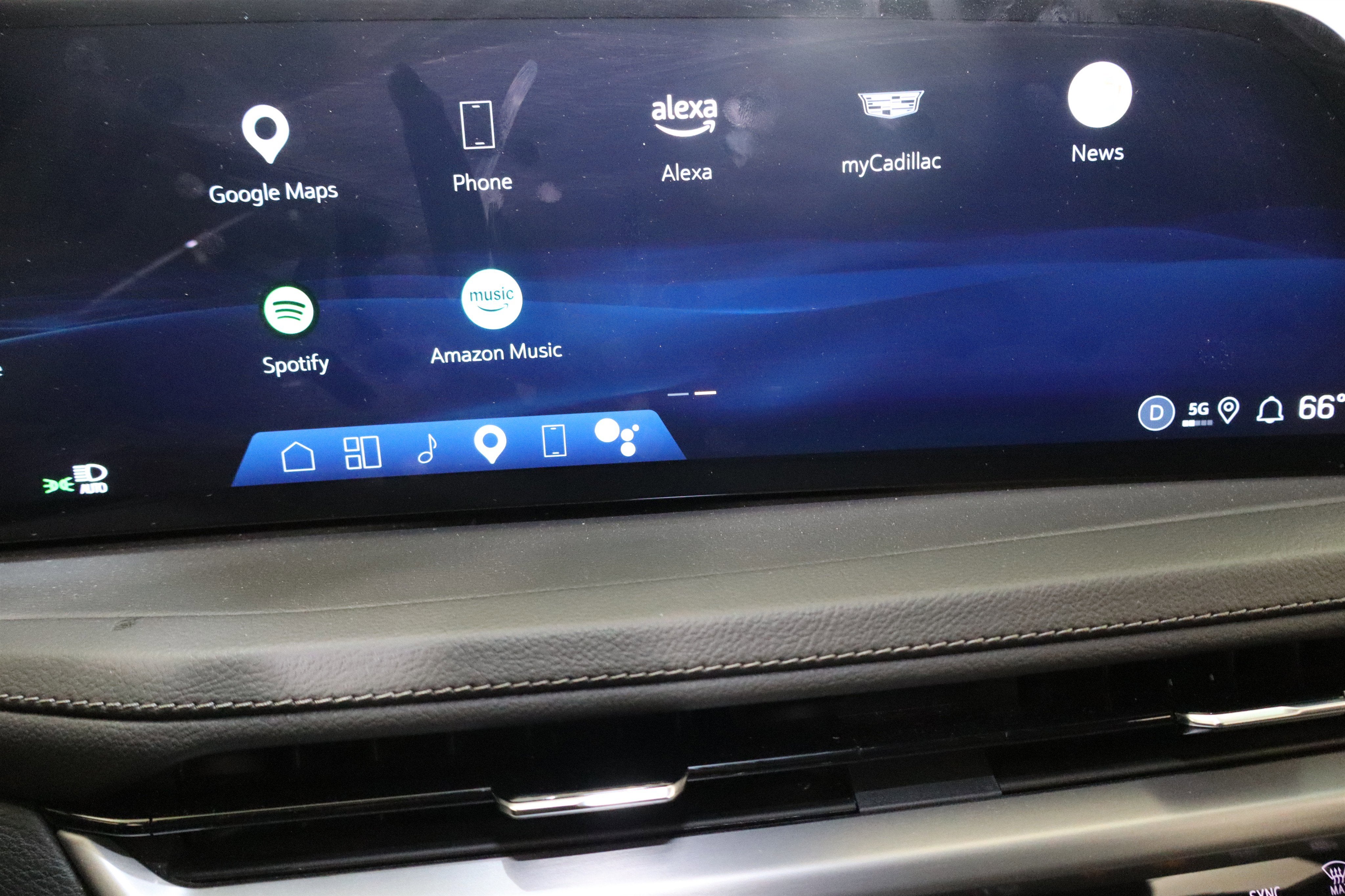 2025 Cadillac XT4 FWD Premium Luxury