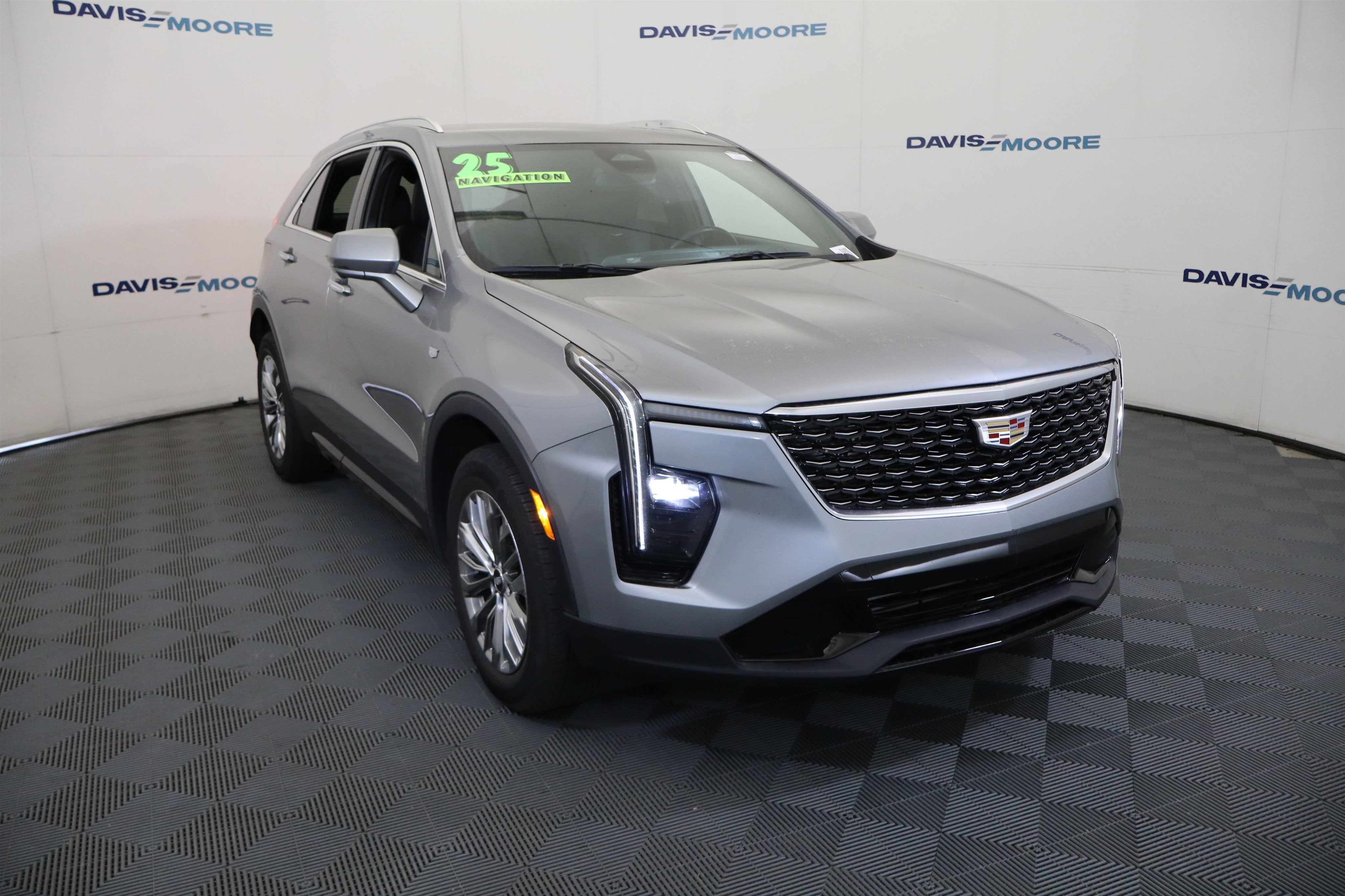2025 Cadillac XT4 FWD Premium Luxury