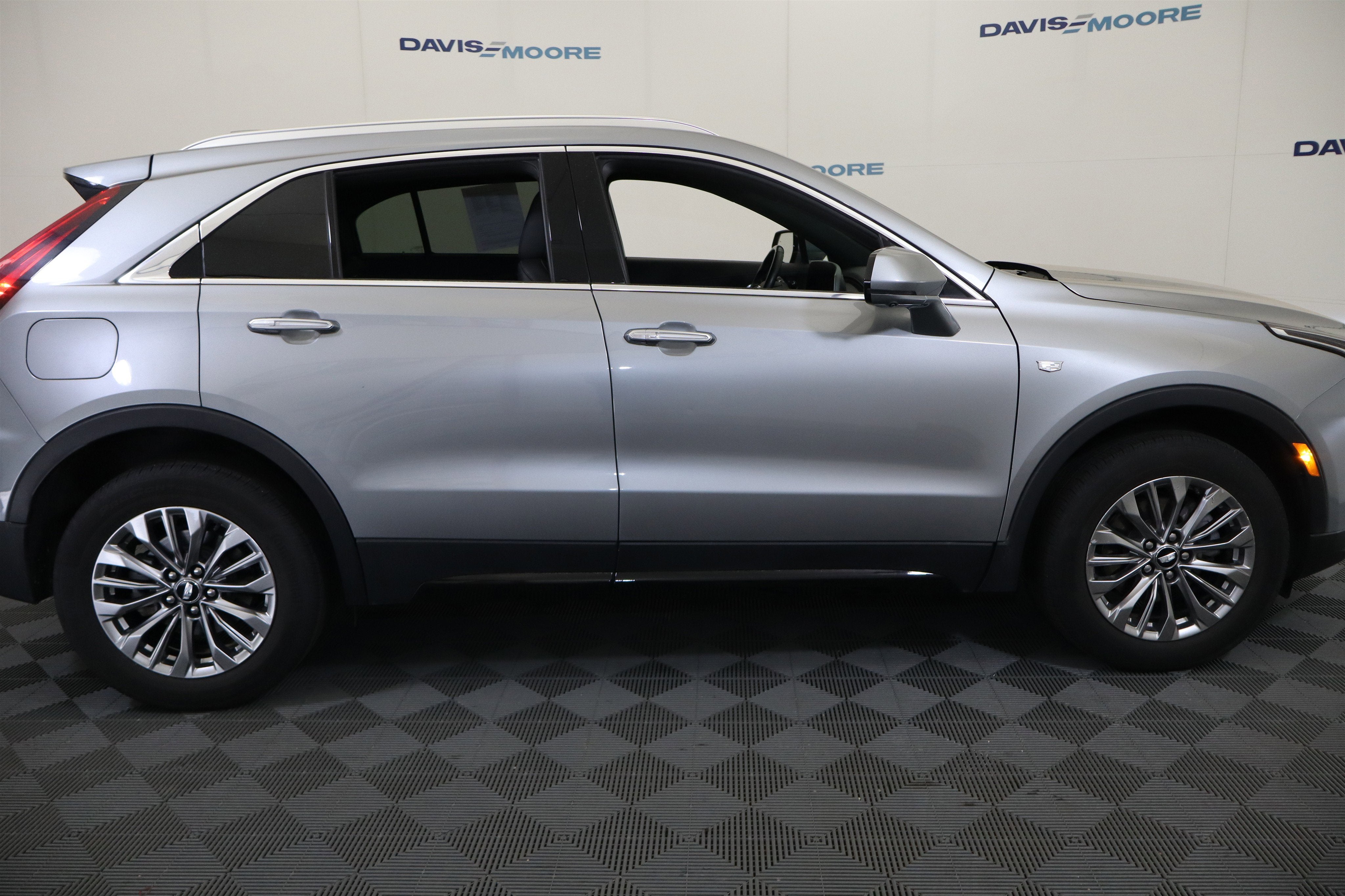 2025 Cadillac XT4 FWD Premium Luxury