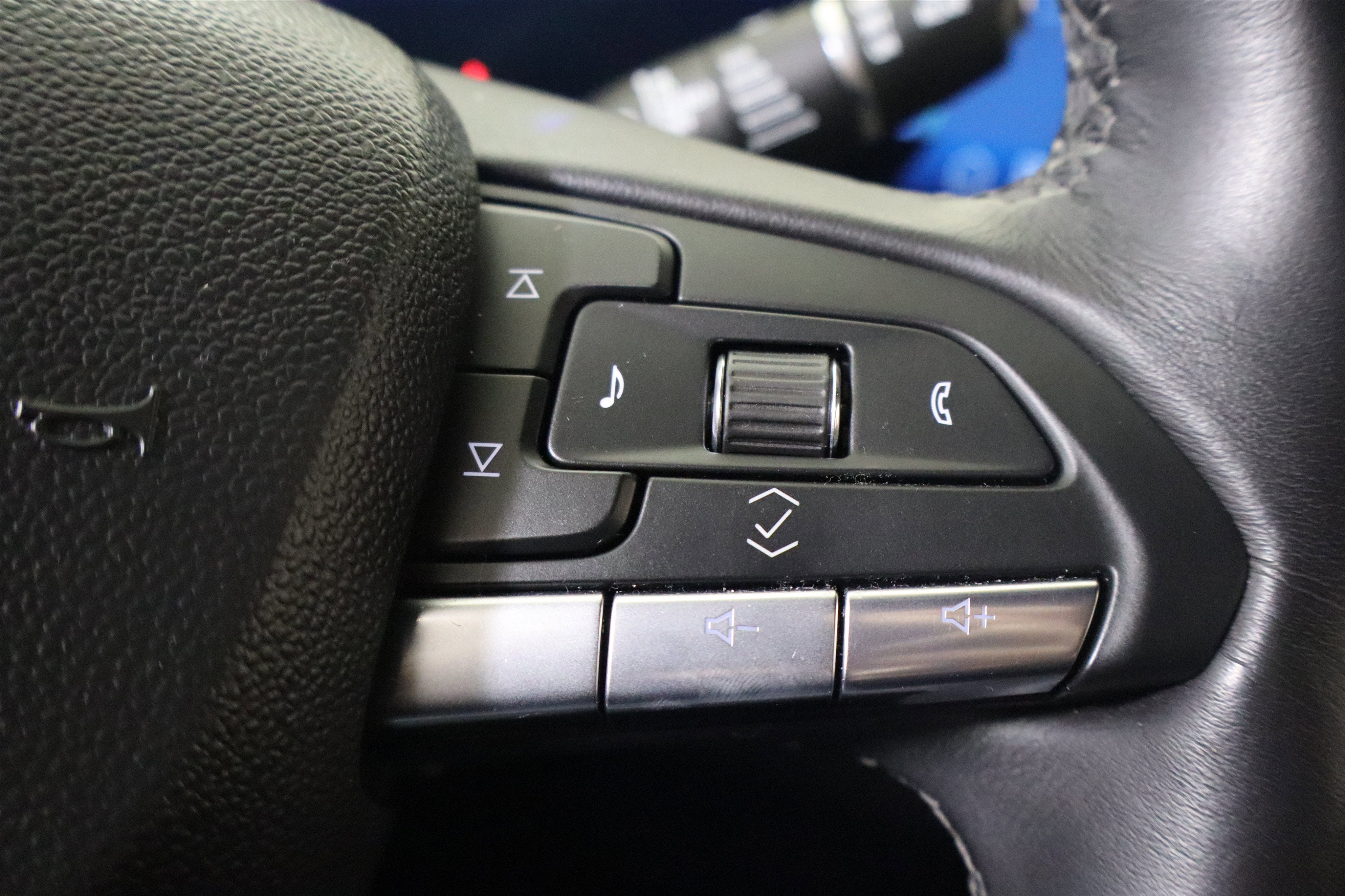 2025 Cadillac XT4 AWD Premium Luxury