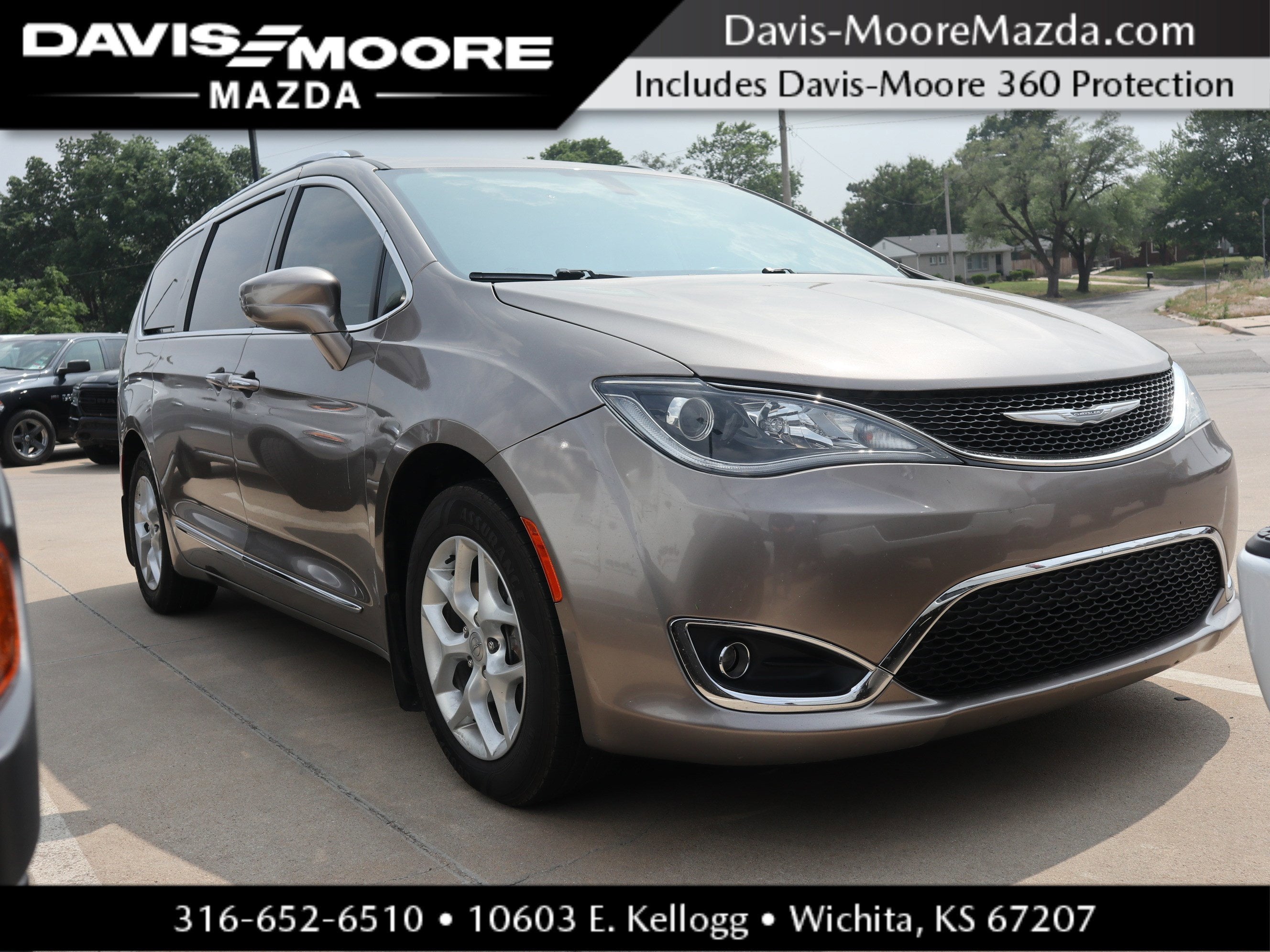 2017 Chrysler Pacifica Touring-L Plus's photo