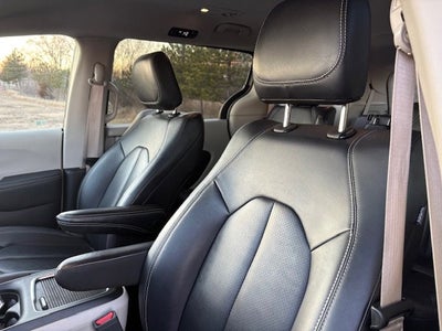 2024 Chrysler Pacifica Hybrid Select