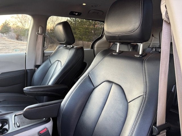 2024 Chrysler Pacifica Hybrid Select