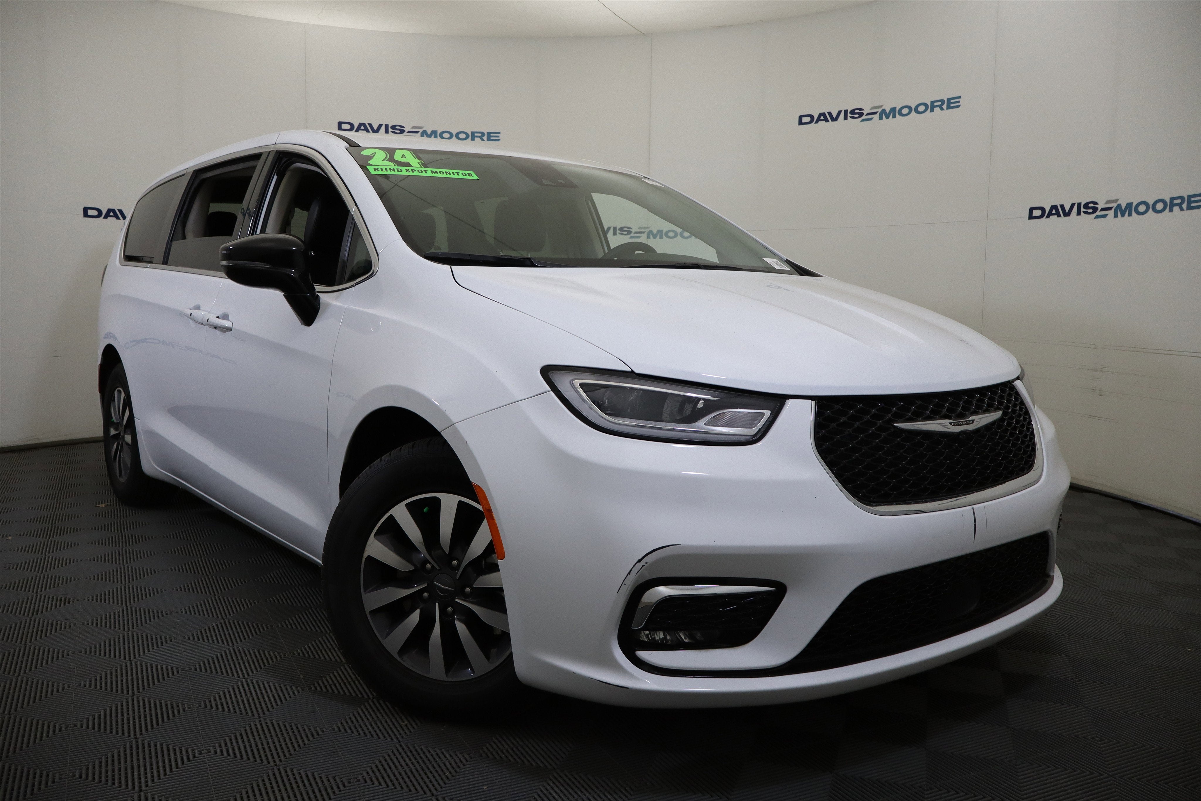 2024 Chrysler Pacifica Hybrid Select