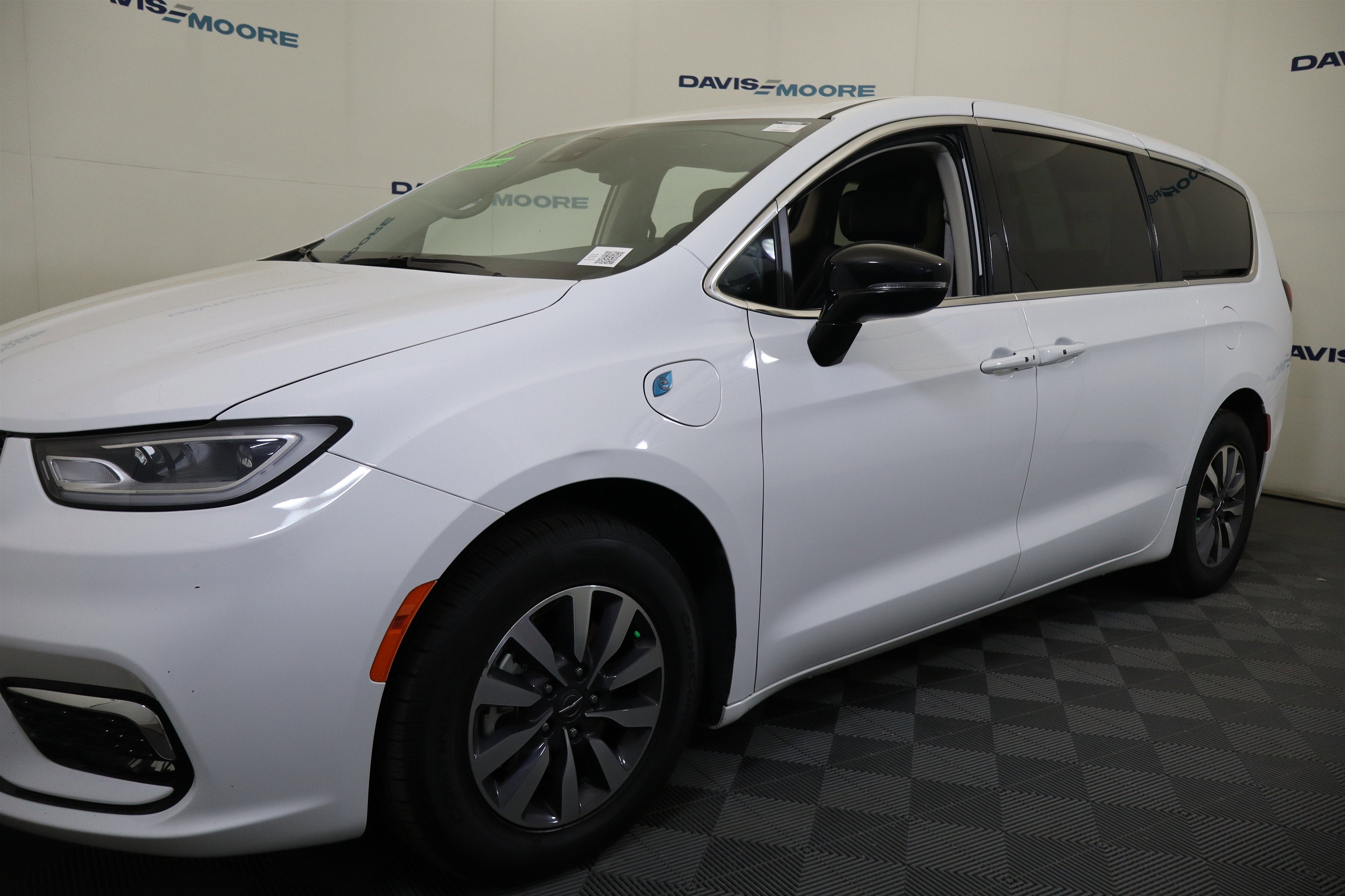 2024 Chrysler Pacifica Hybrid Select