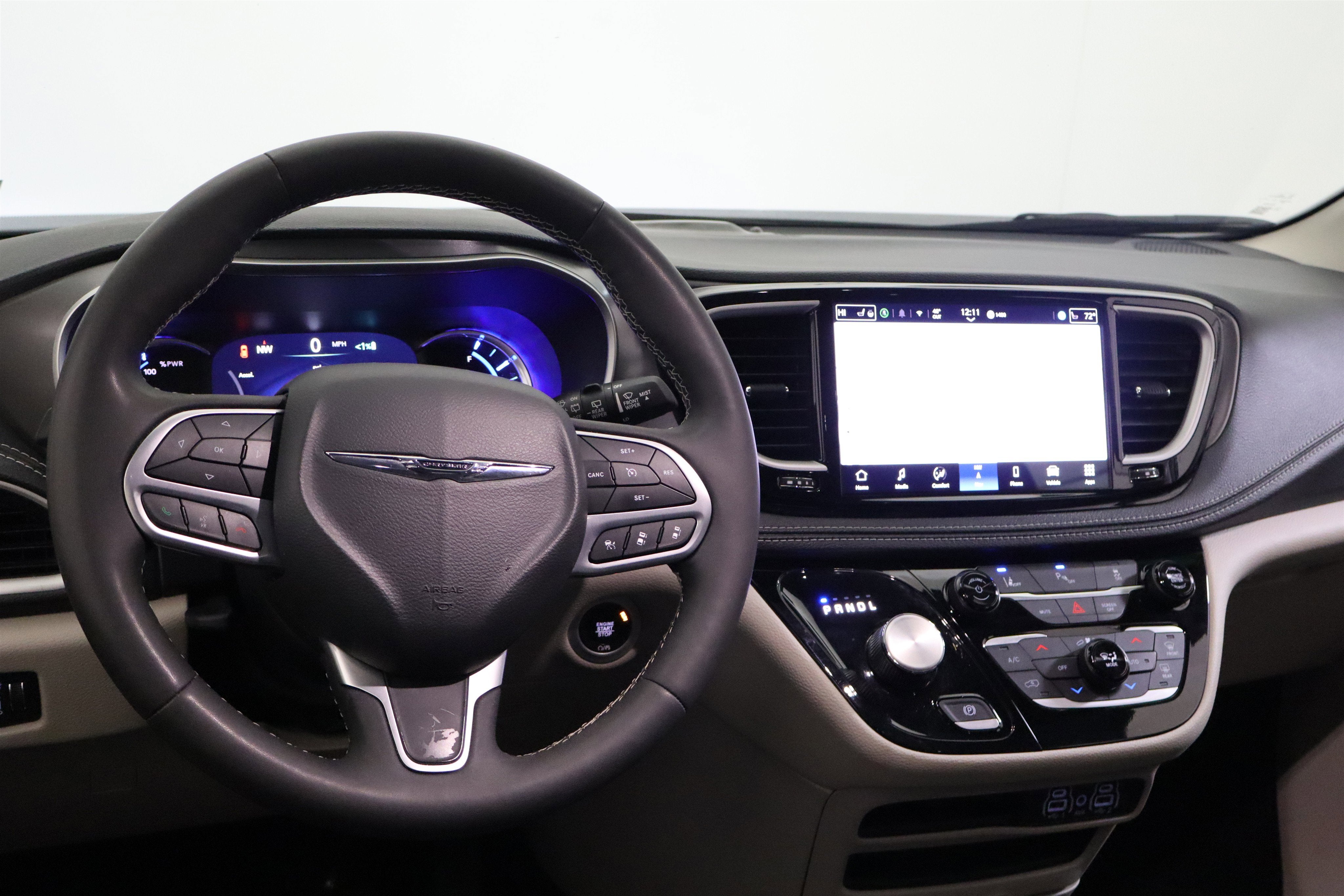 2024 Chrysler Pacifica Hybrid Select