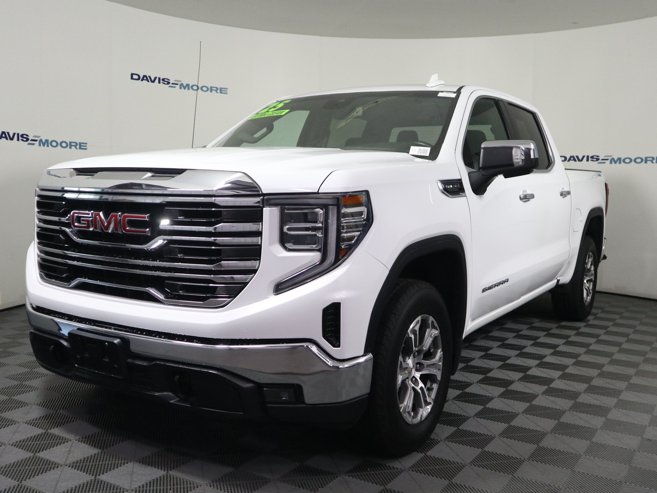 2025 GMC Sierra 1500 SLT Crew Cab 4WD