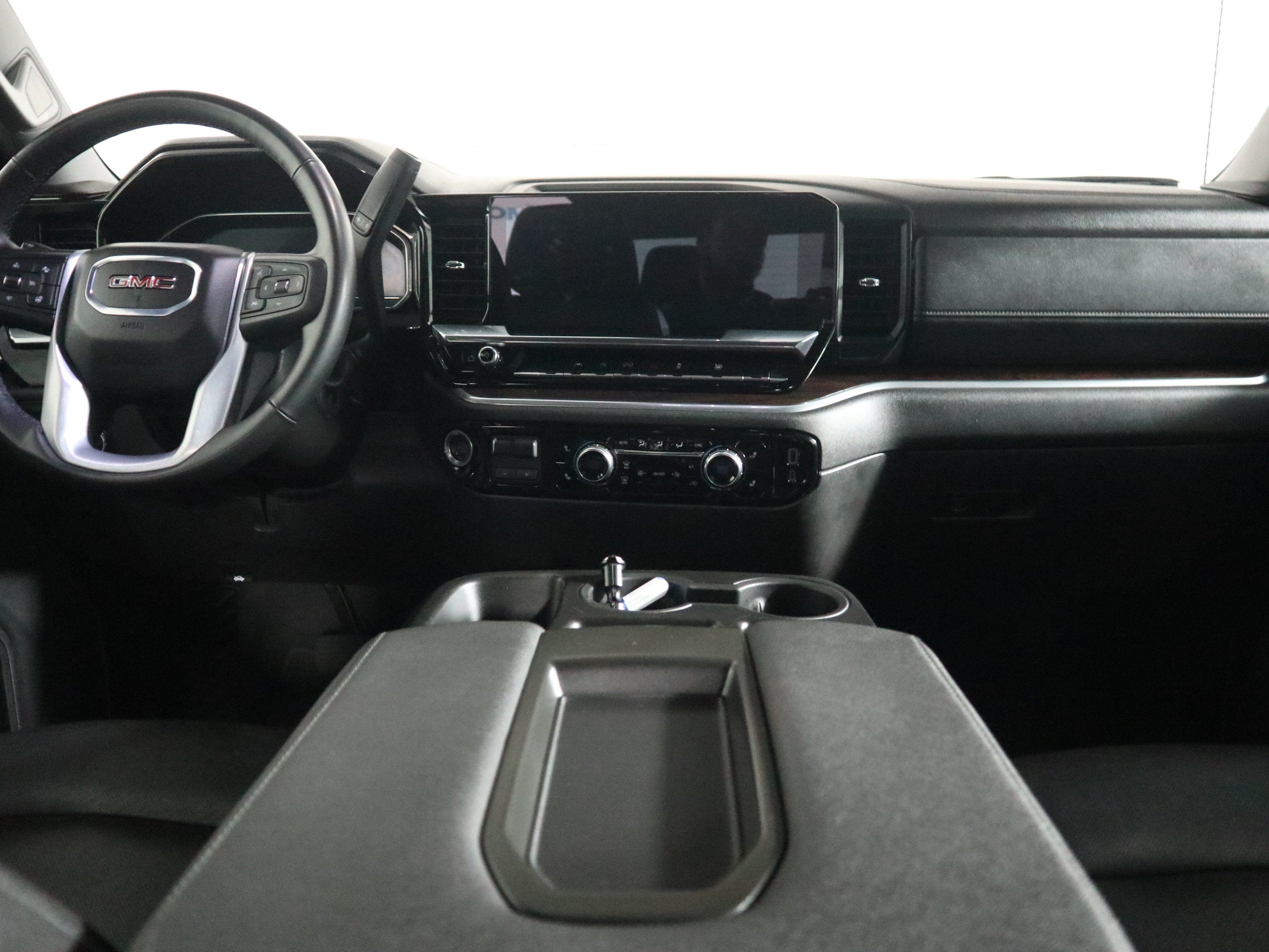 2025 GMC Sierra 1500 SLT Crew Cab 4WD