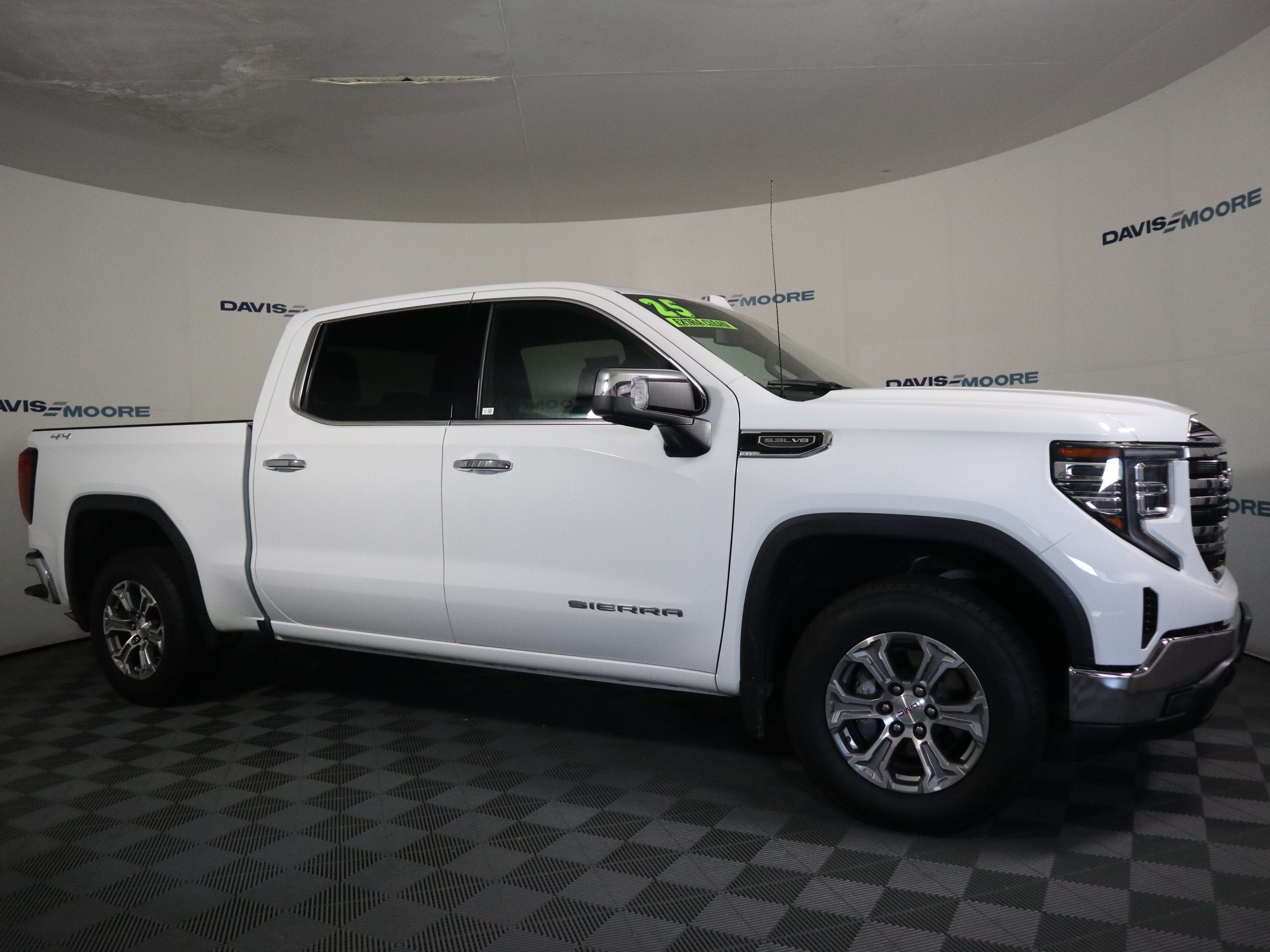 2025 GMC Sierra 1500 SLT Crew Cab 4WD