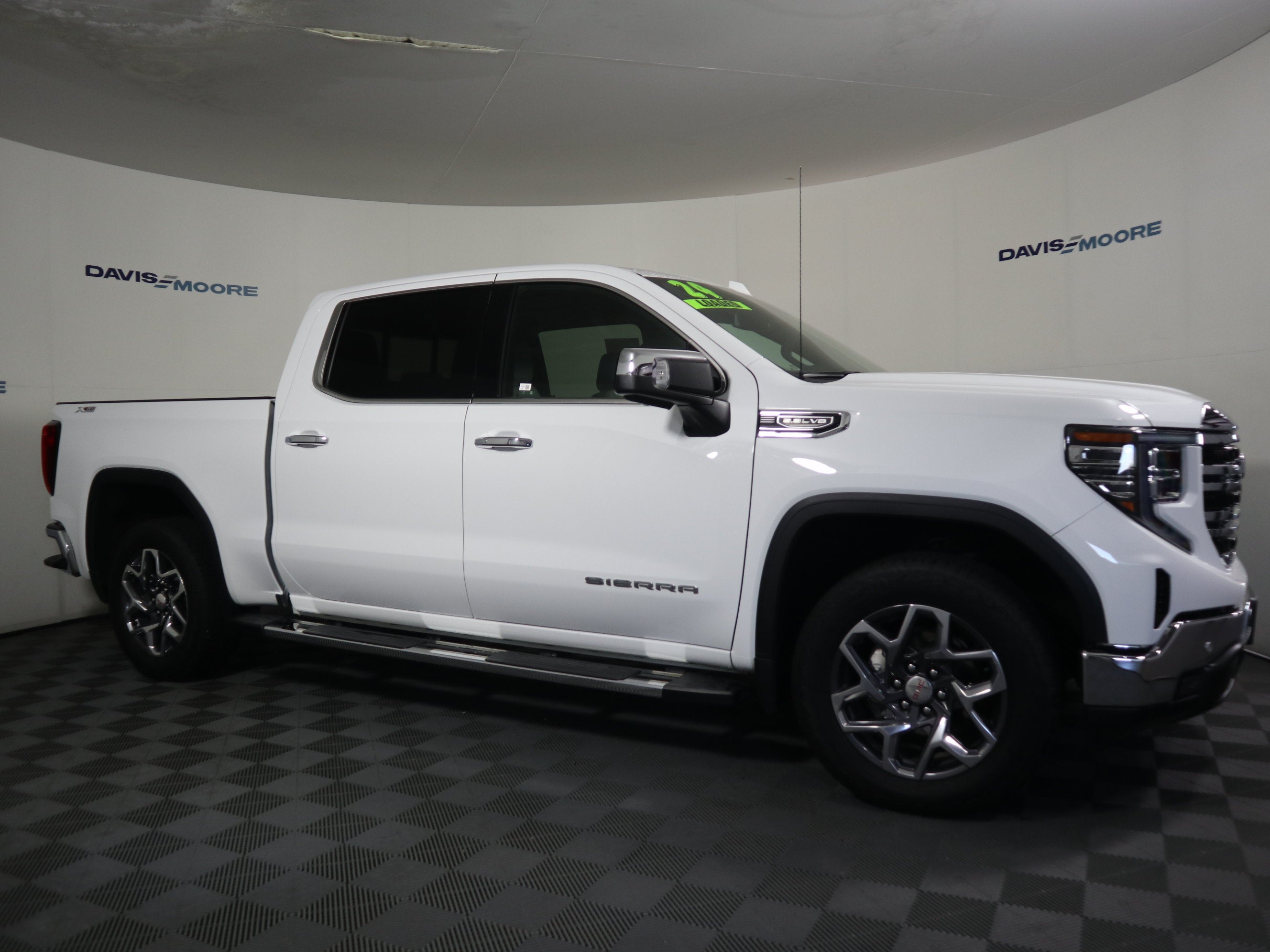2024 GMC Sierra 1500 SLT Crew Cab 4WD